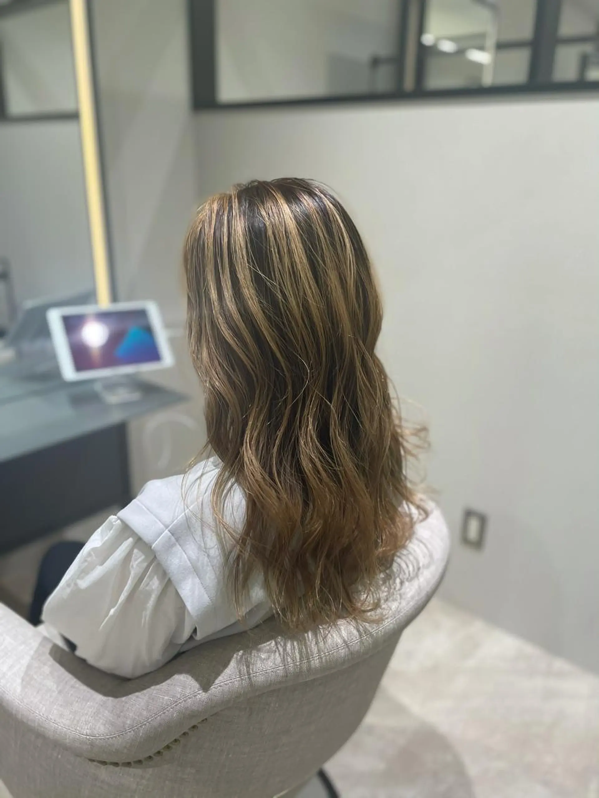 セミロング カラー バレイヤージュ ハイライトカラー ハイライト レイヤーカット ヘアカラー トリートメント 難しい髪質の縮毛矯正 高岡/射水/髪質改善のヘアスタイル