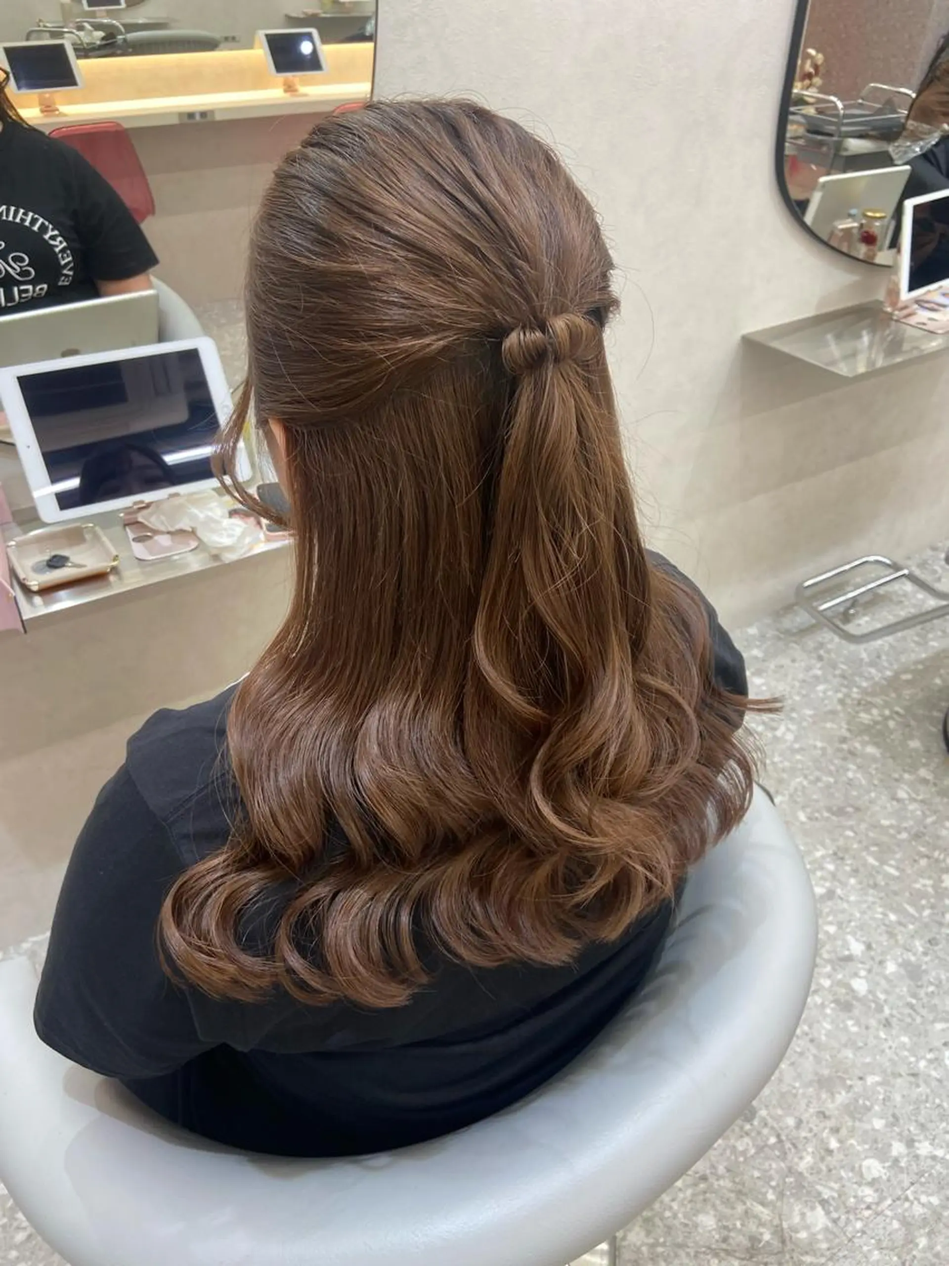 ロング カラー ヘアアレンジ ハーフアップ シールエクステ ブリーチ ブラウンカラー ケアカラー カット ヘアカラー トリートメント 新宿/韓国ヘア 中明度カラー/かやのヘアスタイル