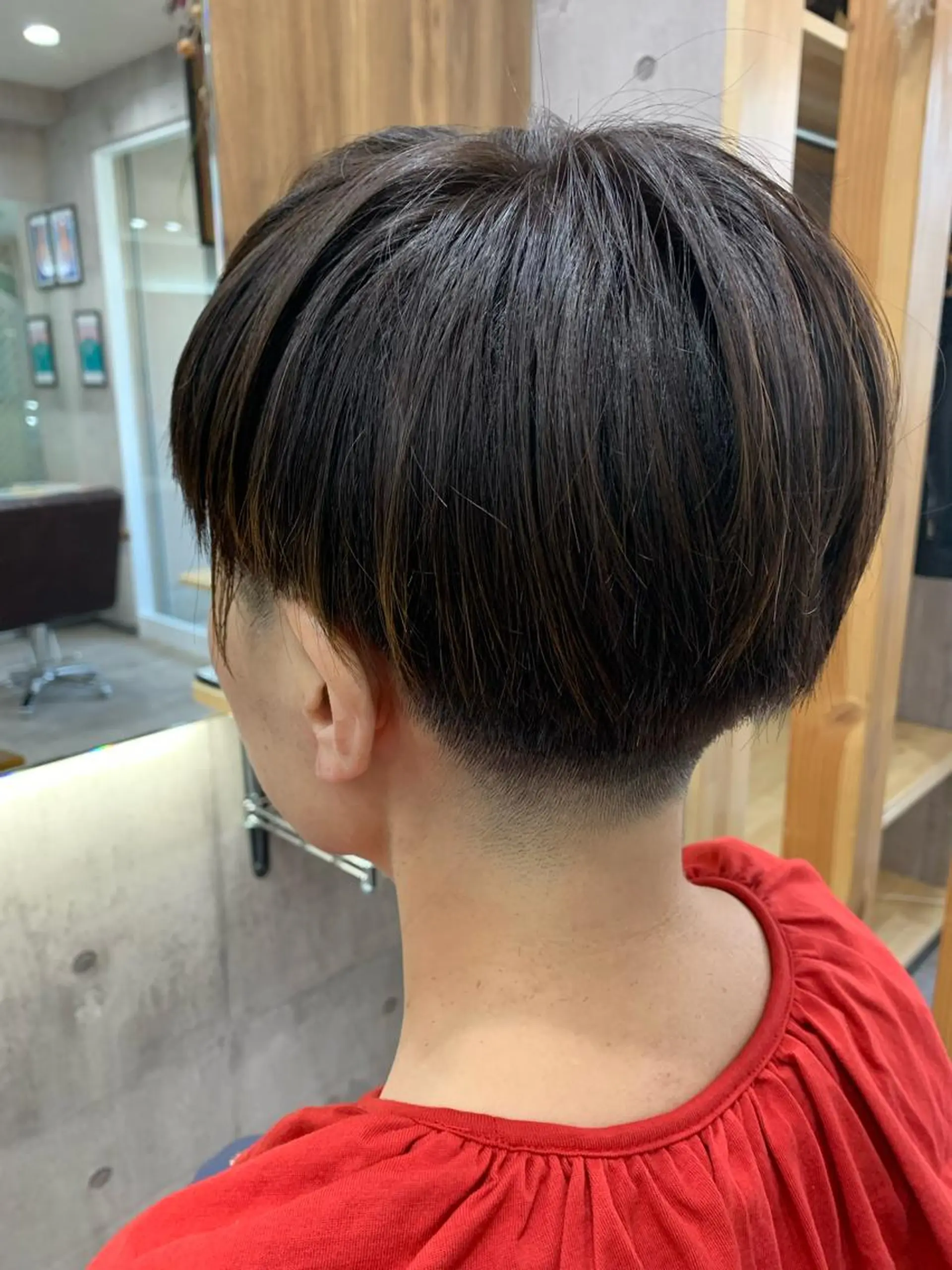 ショート カラー バレイヤージュ ブリーチ ケアブリーチ ダブルカラー イヤリングカラー カット ヘアカラー トリートメント memento 斎藤大覚のヘアスタイル