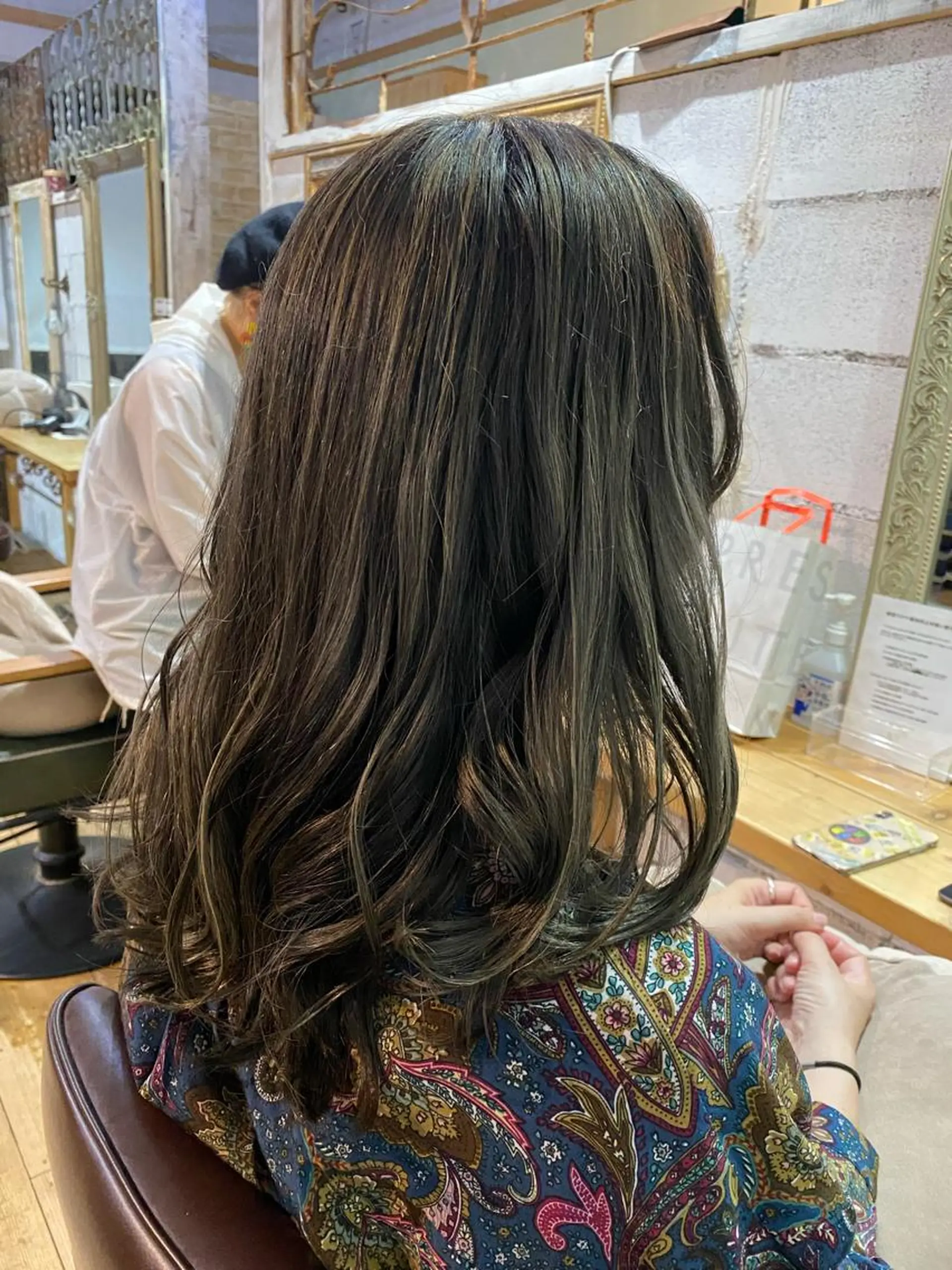 ミディアム カラー グレージュ ハイライトカラー ハイライト 【韓国レイヤー特化 ハッシュカット】のヘアスタイル