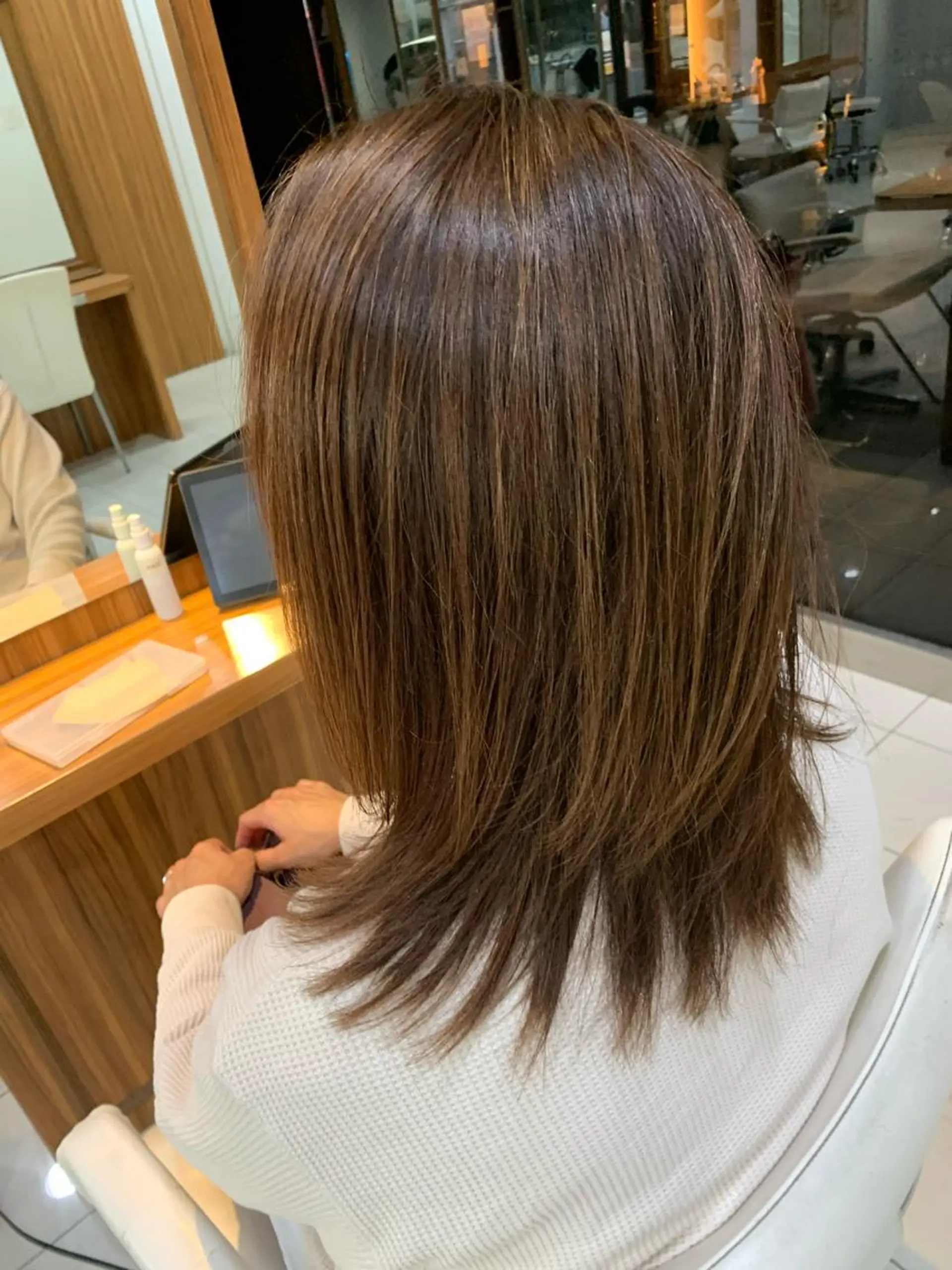 セミロング カラー カット ヘアカラー トリートメント 白髪ぼかしハイライト 柳川拓哉のヘアスタイル