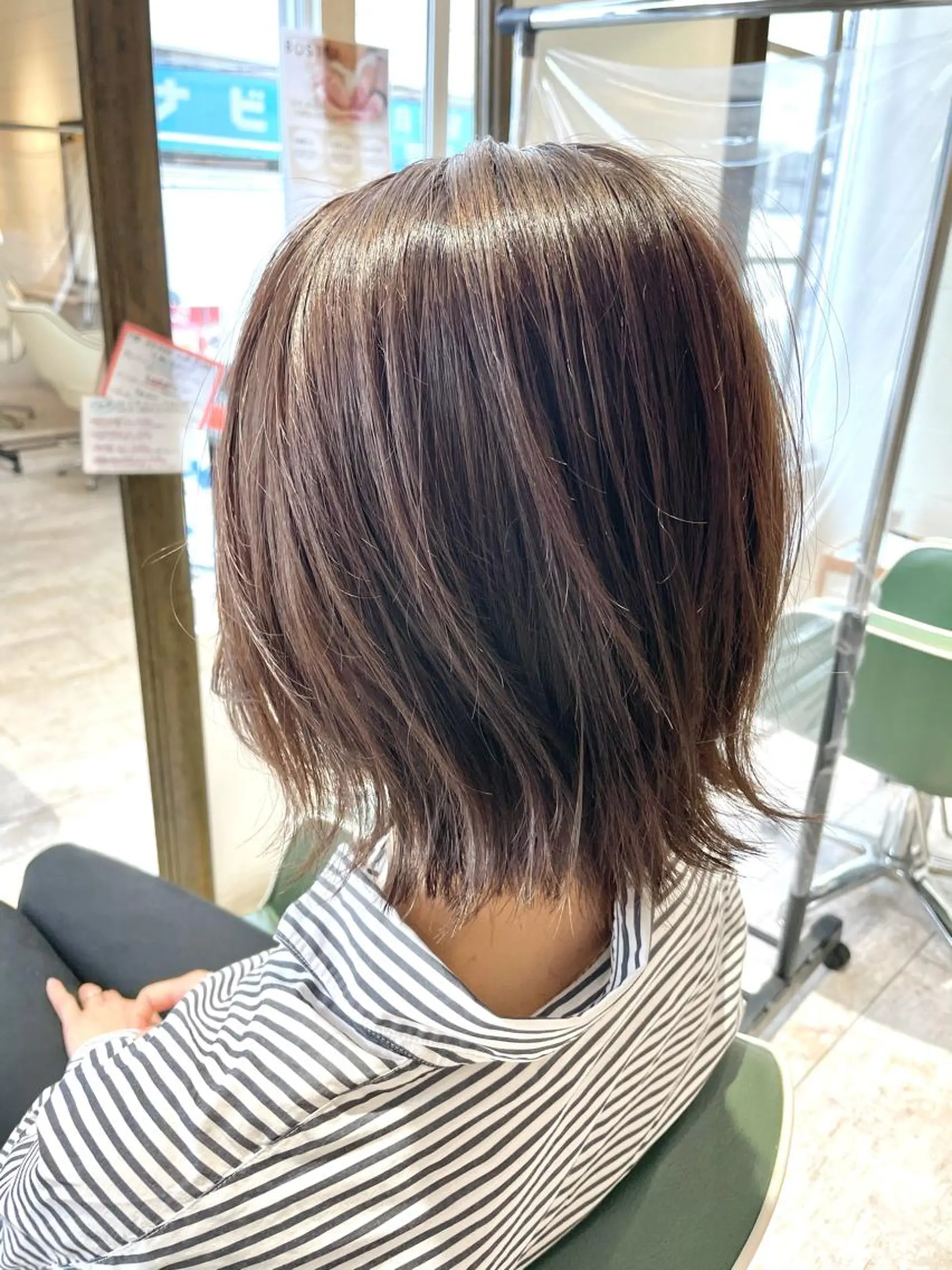 ショート esse大阪茶屋町店所属・レイヤーカット 新井田陽寿のヘアスタイル