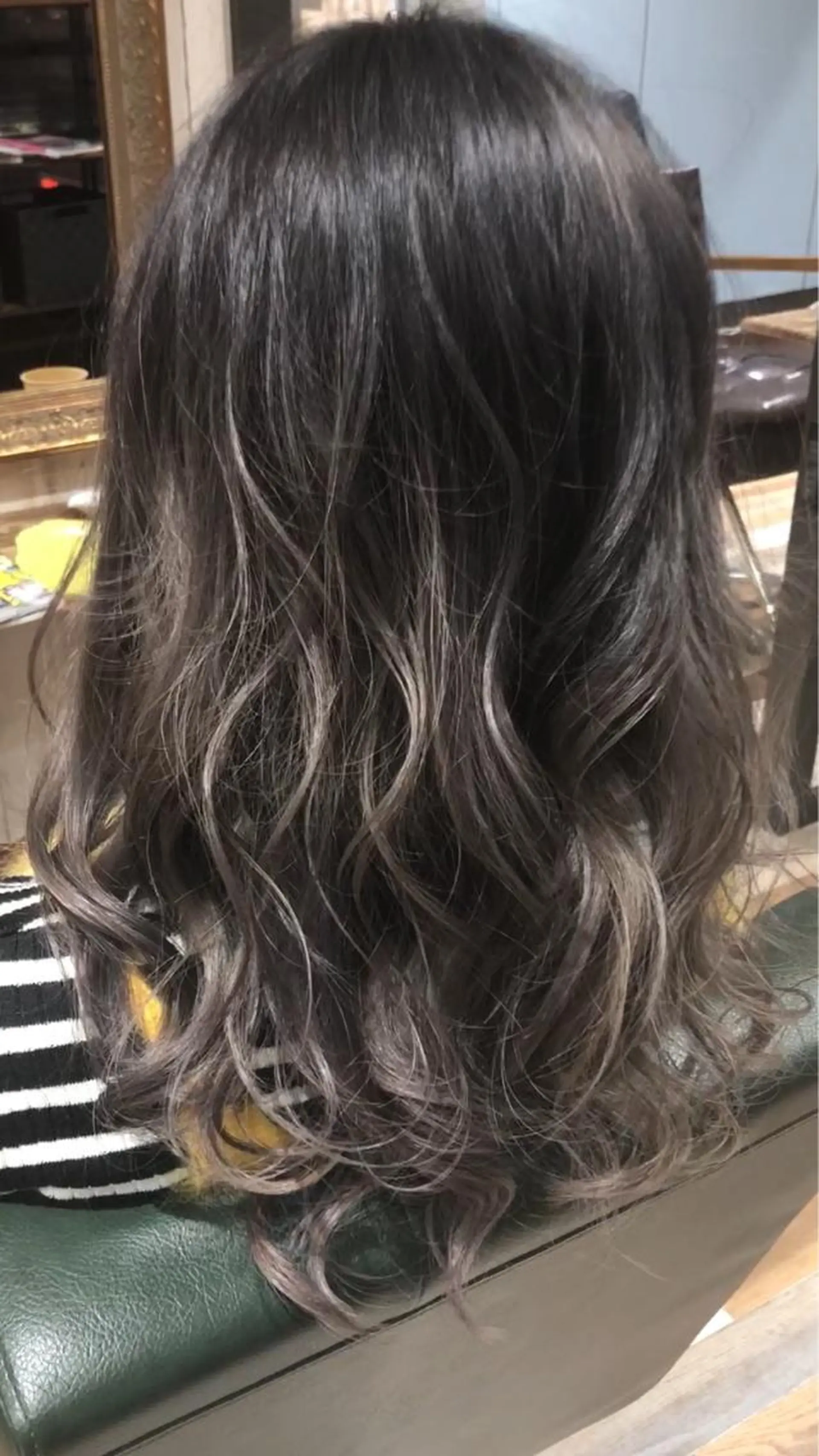 ミディアム ハイライト カット ヘアカラー トリートメント 山崎 晃治のヘアスタイル