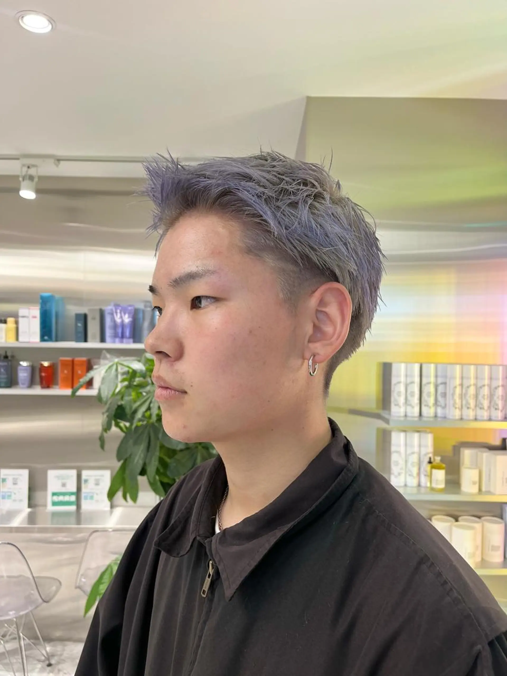 ショート カラー メンズ メンズハイトーン メンズ就活ヘア メンズショート スパイキーショート ブロンド ヘアカラー mai🤍縮毛酸性ス トレート/アイリストのヘアスタイル