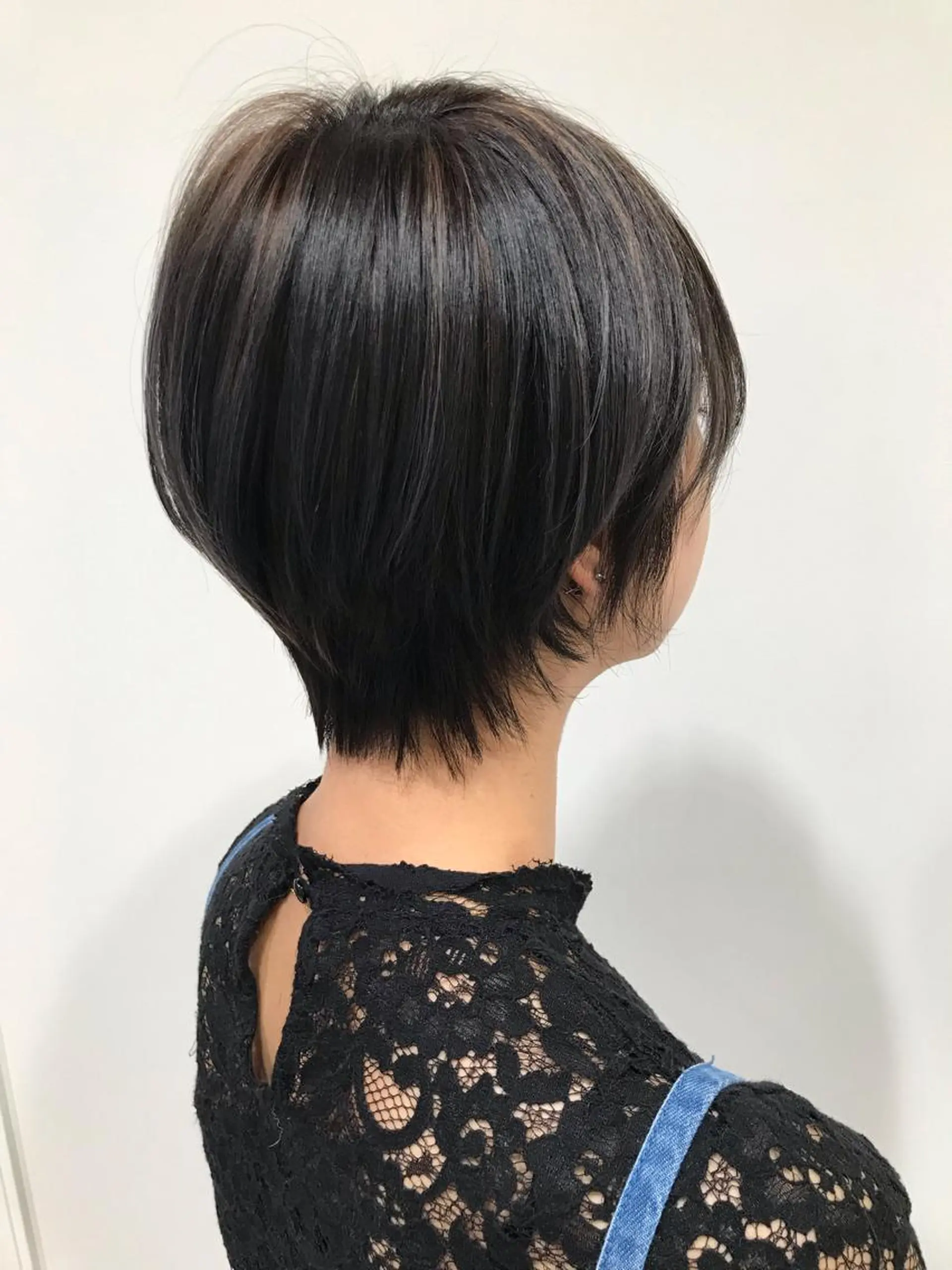 ショート カラー ブリーチ グレージュ ハイライトカラー ハイライト ショートヘア カット 片山 千晴のヘアスタイル