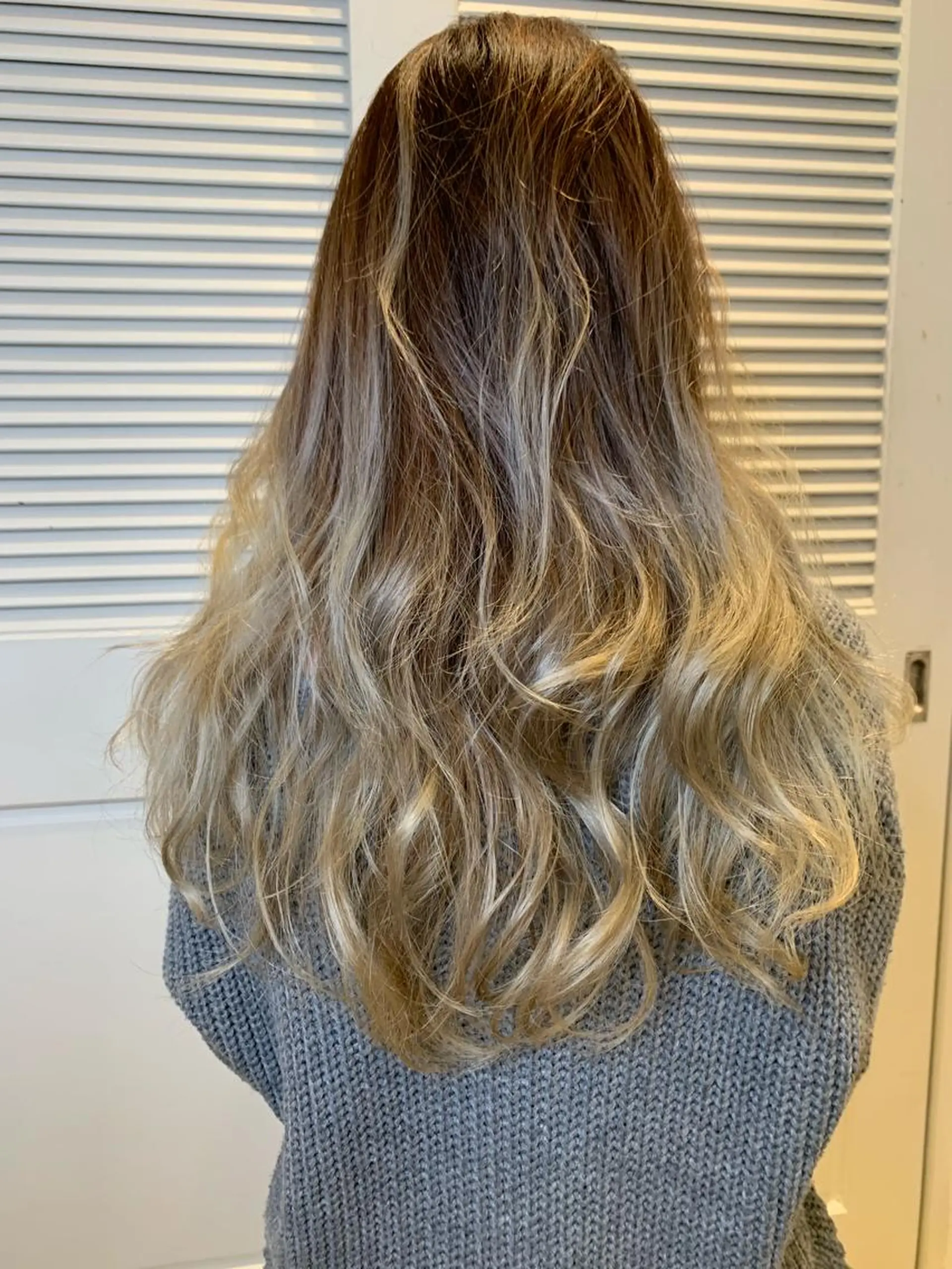 ロング カラー ベージュカラー グラデーションカラー ホワイトベージュ ヘアカラー トリートメント 渋谷ハイトーン/ デザインカラー阿部のヘアスタイル