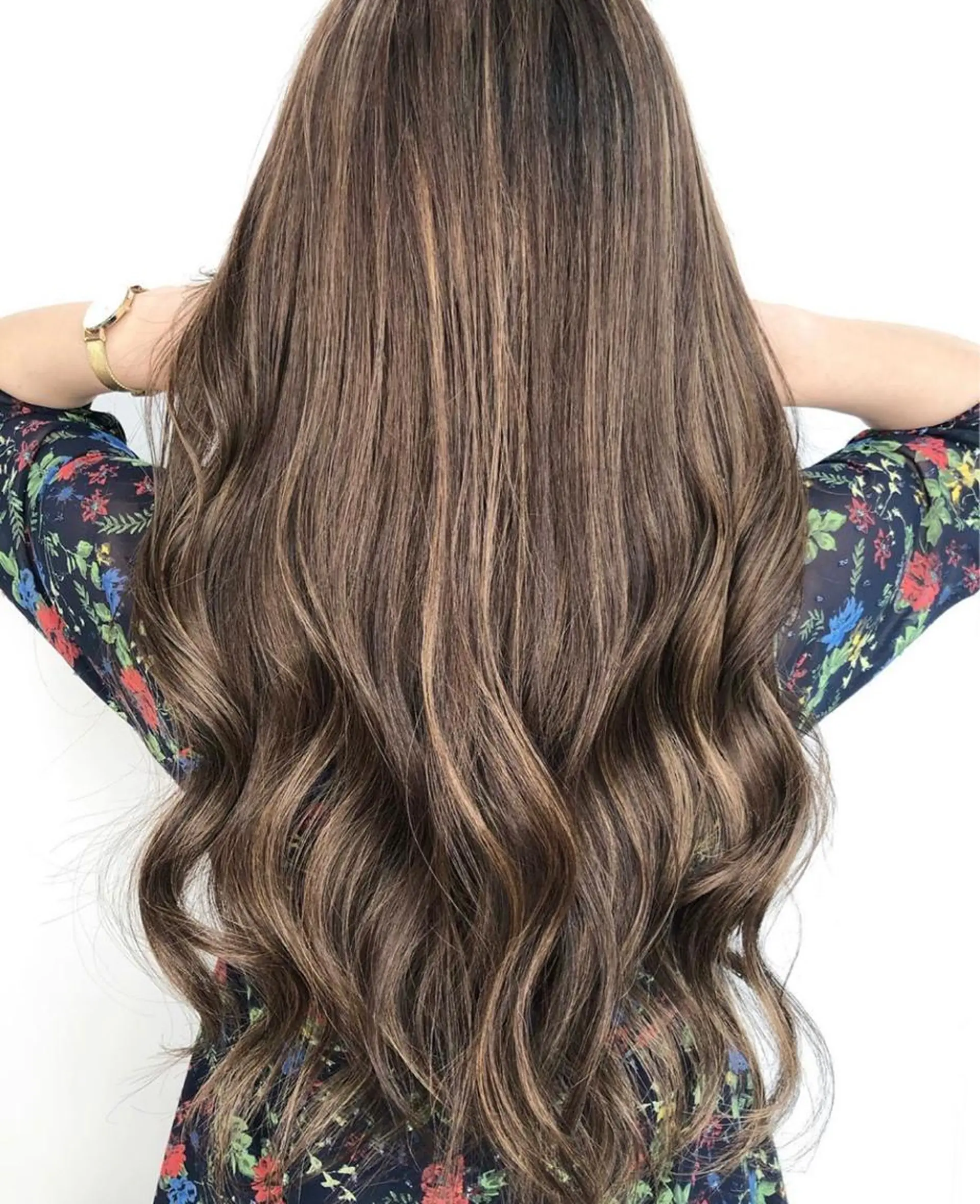 セミロング カラー ハイライトカラー ハイライト MONIQA原宿所属・デザインカラーウルフ 宙也のヘアスタイル