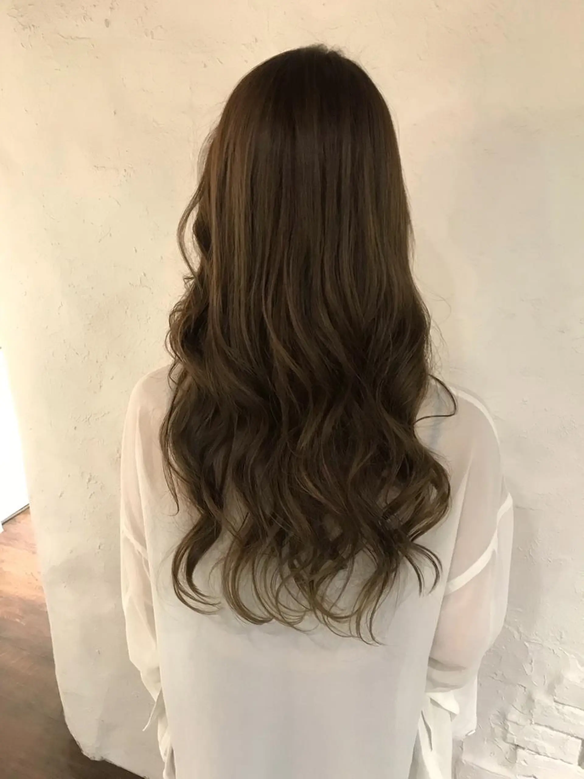 ロング カラー アッシュ ハイライトカラー ハイライト 伊藤 優希のヘアスタイル