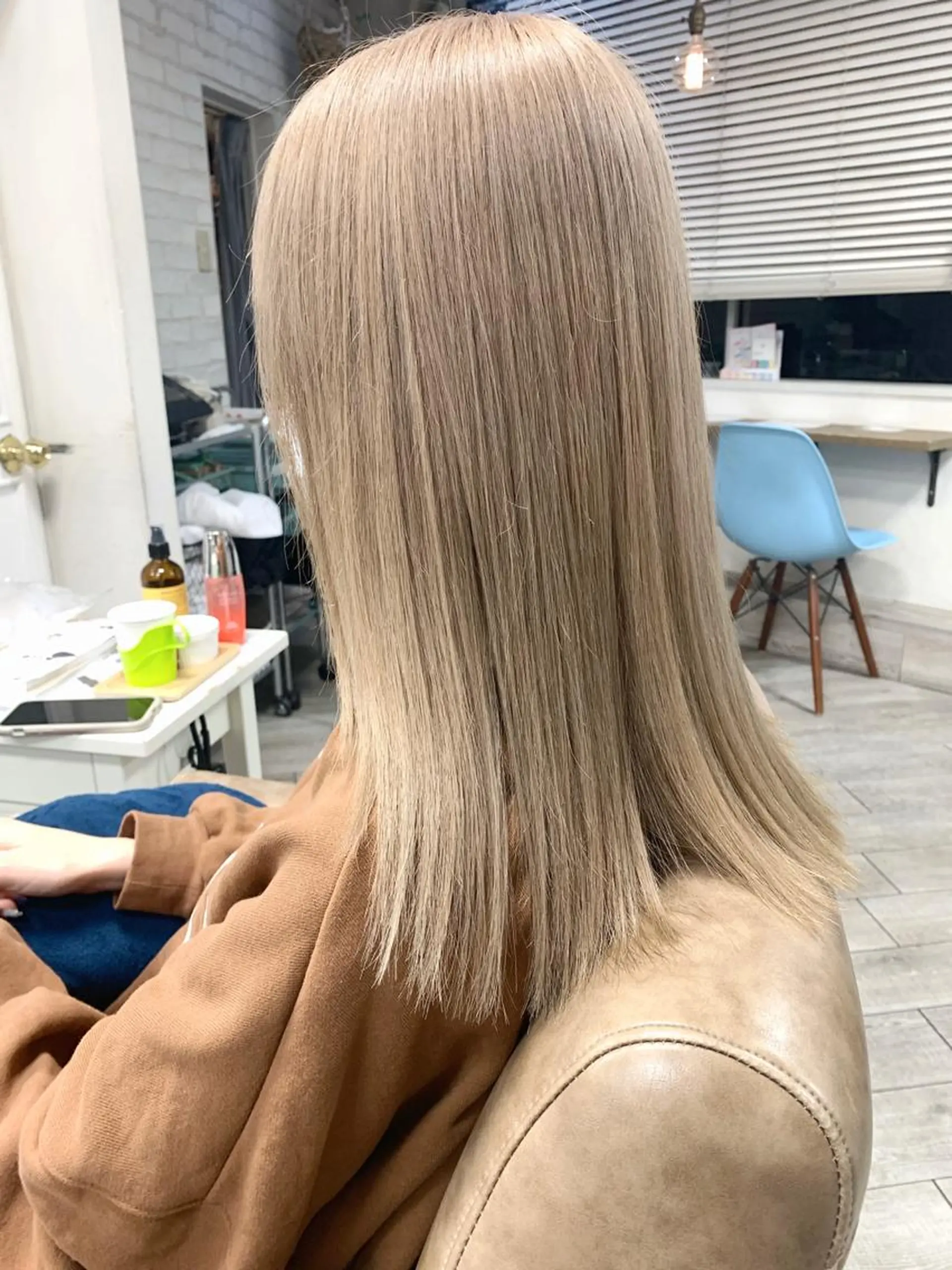 セミロング カラー ベージュカラー ミルクティーベージュ ホワイトミルクティーベージュ カット ヘアカラー トリートメント 樫原裕二/レイヤー カット/透明感カラーのヘアスタイル