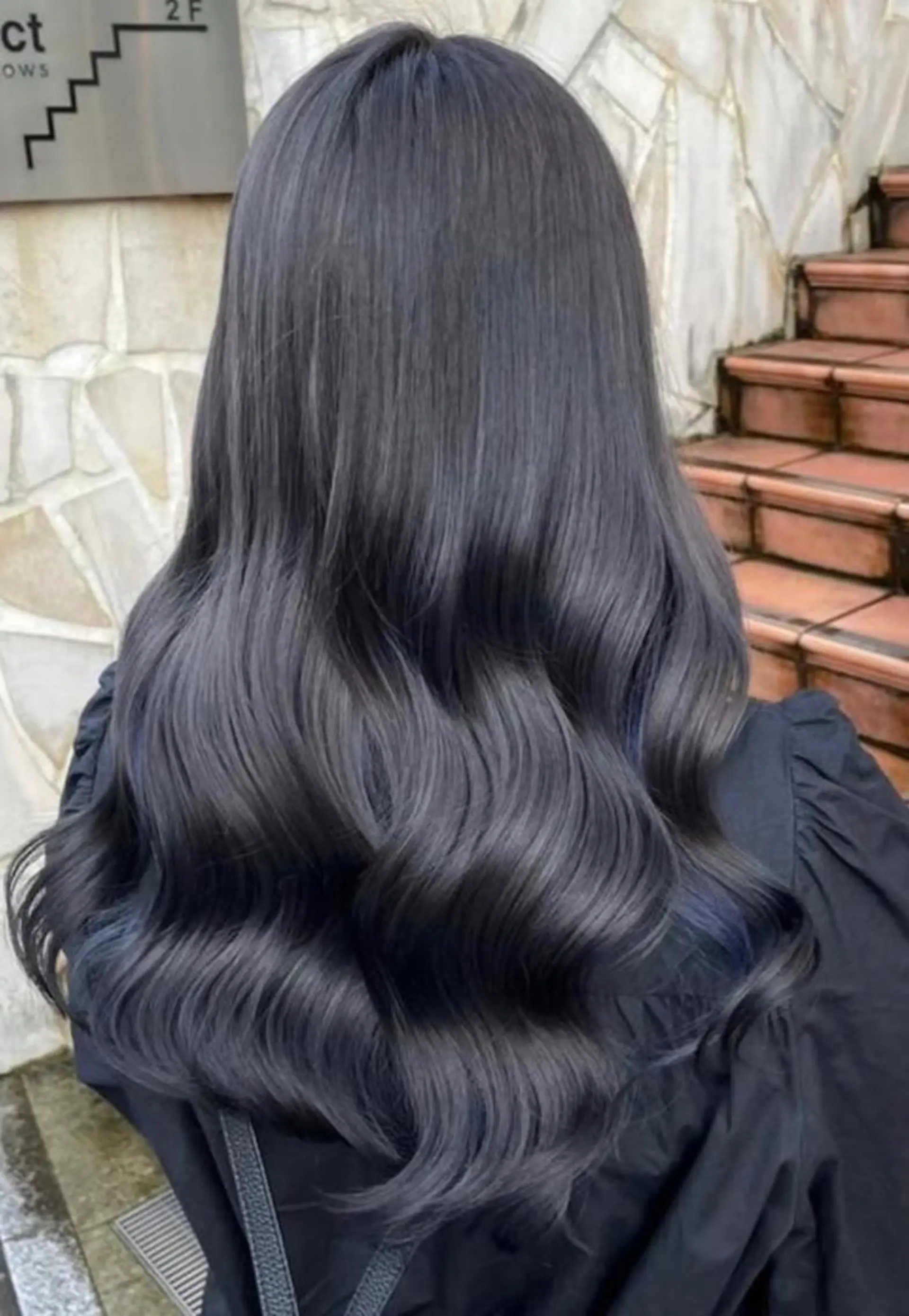 ミディアム カラー アディクシーカラー ブリーチ ケアブリーチ ダブルカラー イヤリングカラー カット ヘアカラー トリートメント ヘアセット 髪質改善デザイナー &mirai ryoのヘアスタイル