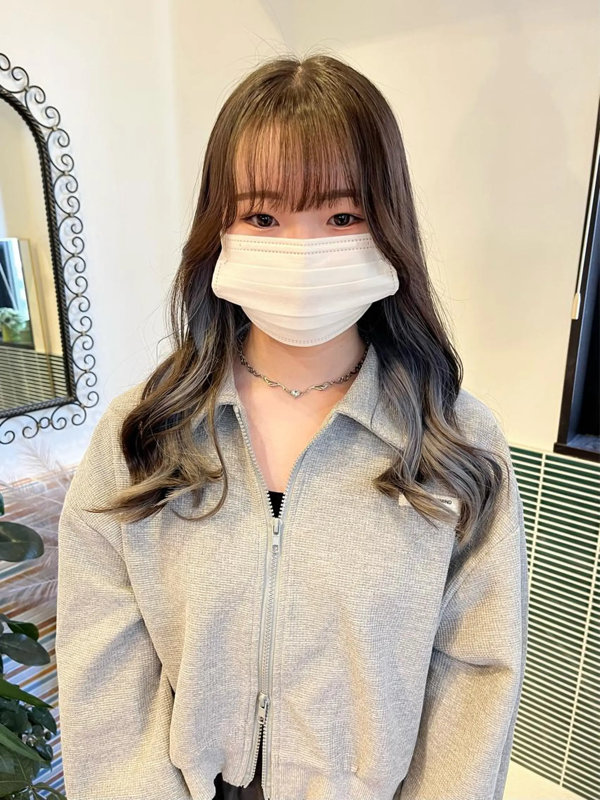 セミロング カラー インナーカラー 卒業式のヘアスタイル ヘアカラー トリートメント 🩷ハイトーン透明感 レイヤー🩷ユリカのヘアスタイル