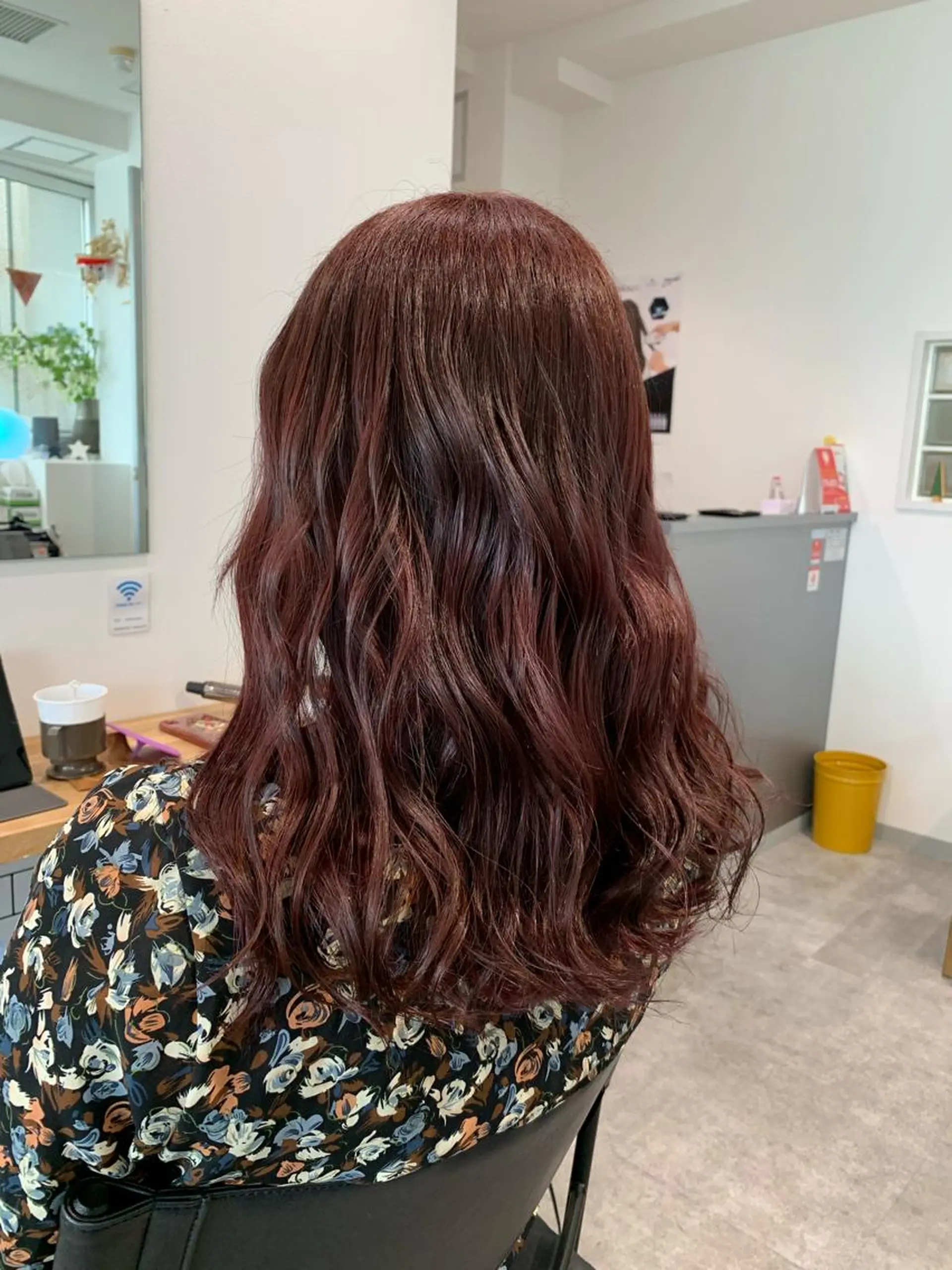 セミロング カラー アッシュ バレイヤージュ ベージュカラー ブロンド ブルーカラー レイヤーカット/ 艶カラー/RYOMAのヘアスタイル