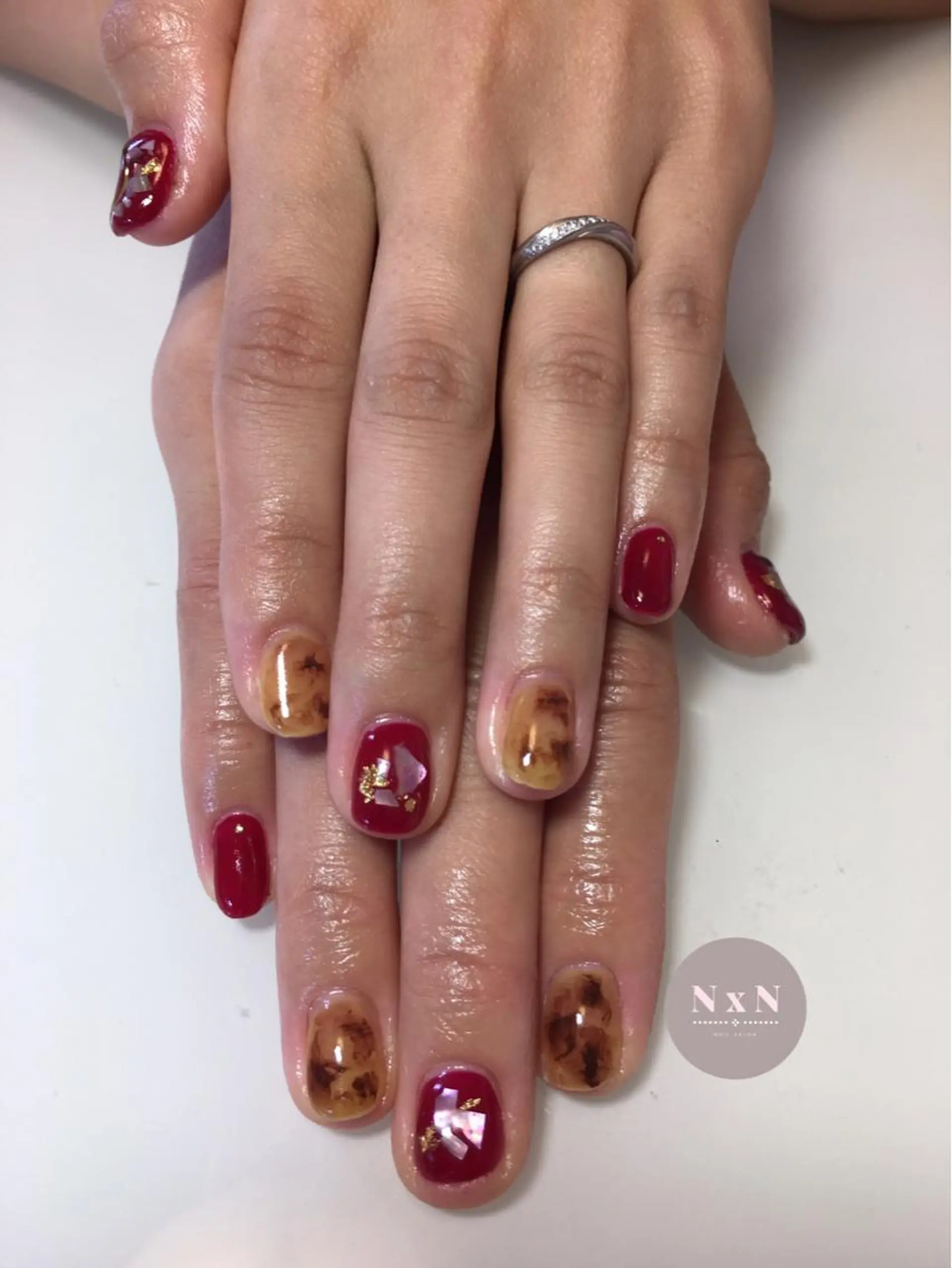 ネイル べっ甲ネイル ボルドー ジェルネイル ぷっくりネイル ハンドネイル nail salon N×Nのネイルデザイン