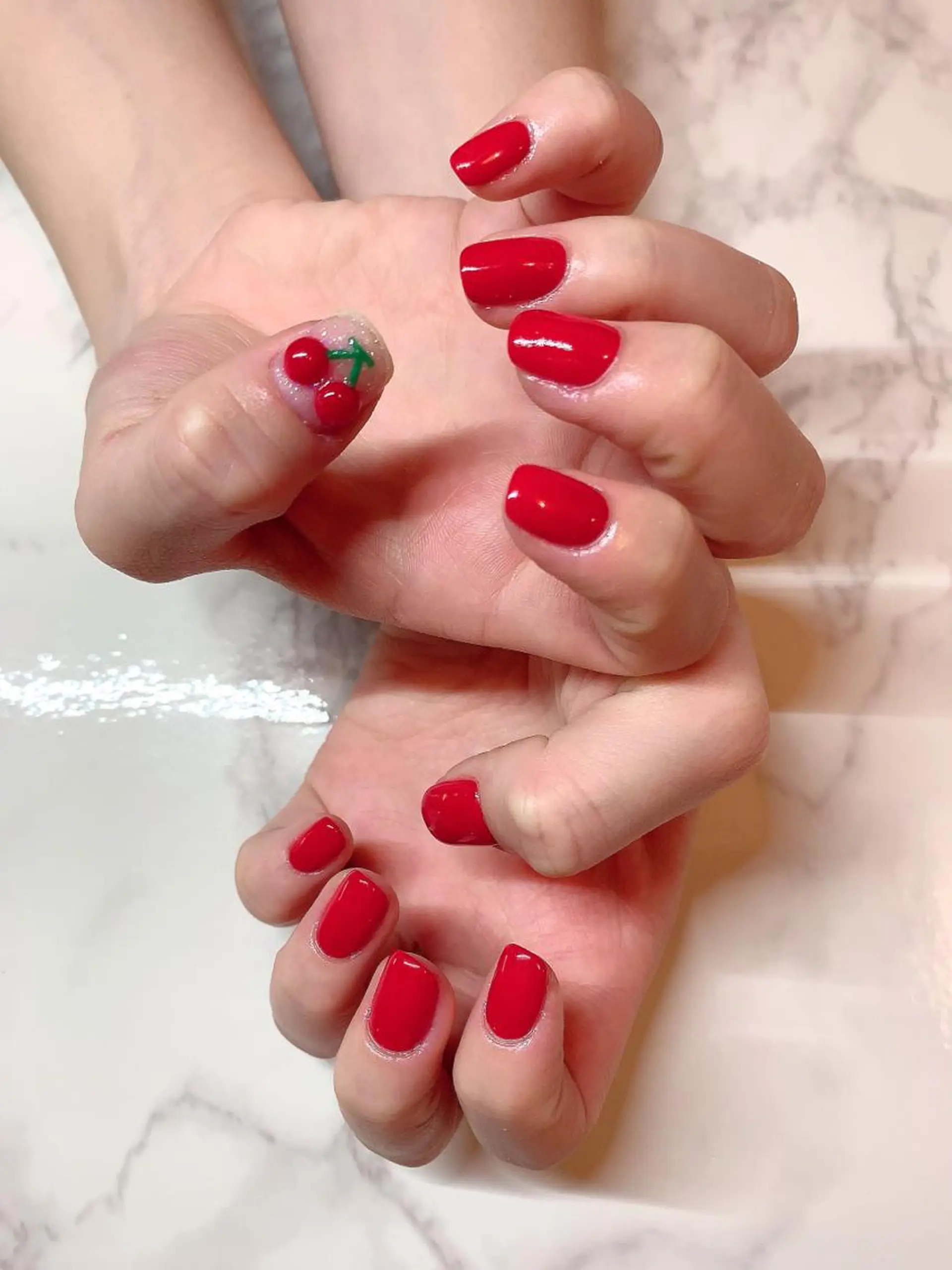 ネイル アートネイル 赤色 atelier chic+所属・atelier chic+のネイルデザイン