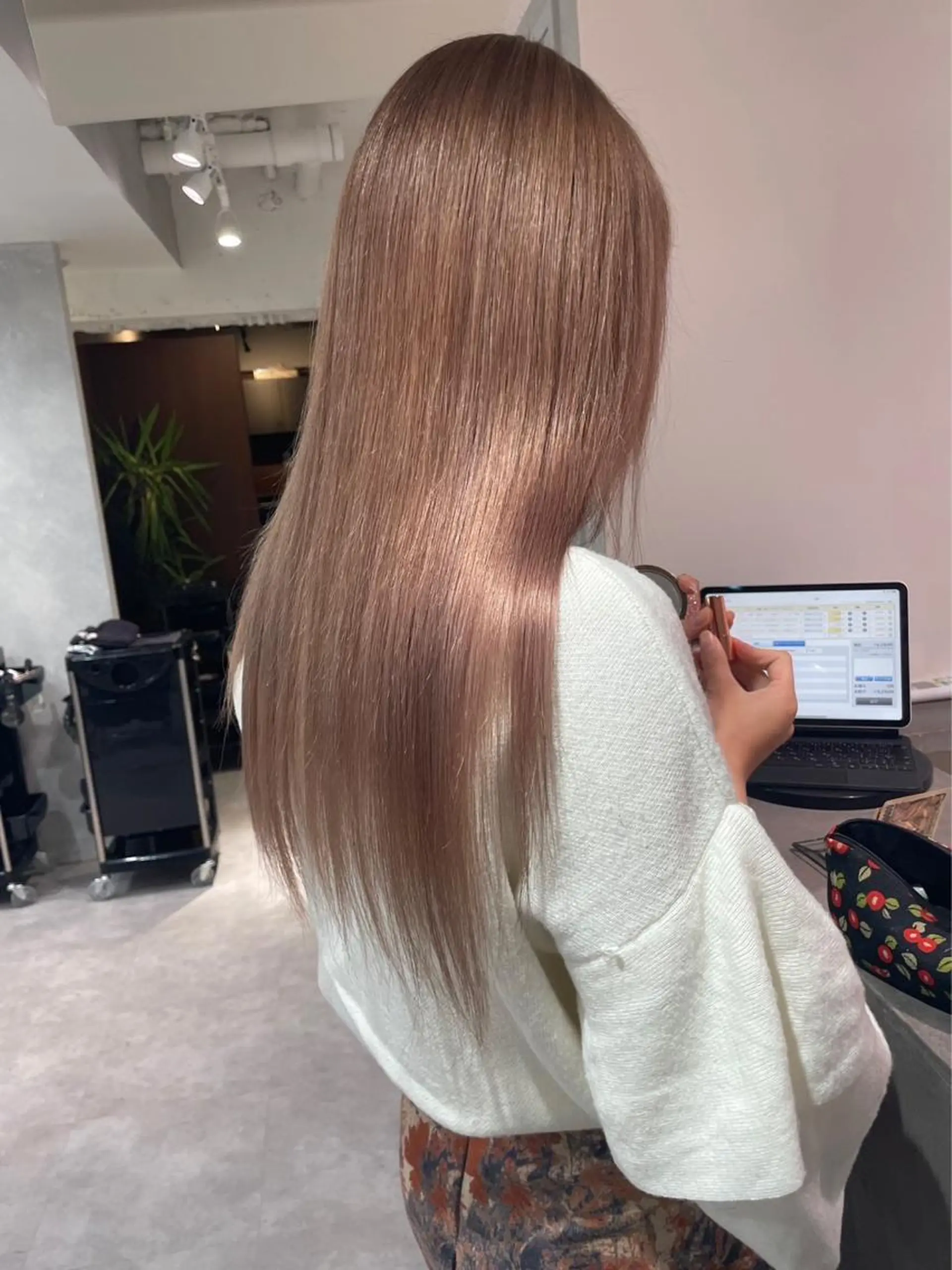 ロング カラー ヘアカラー LUANA/千種 さなのヘアスタイル