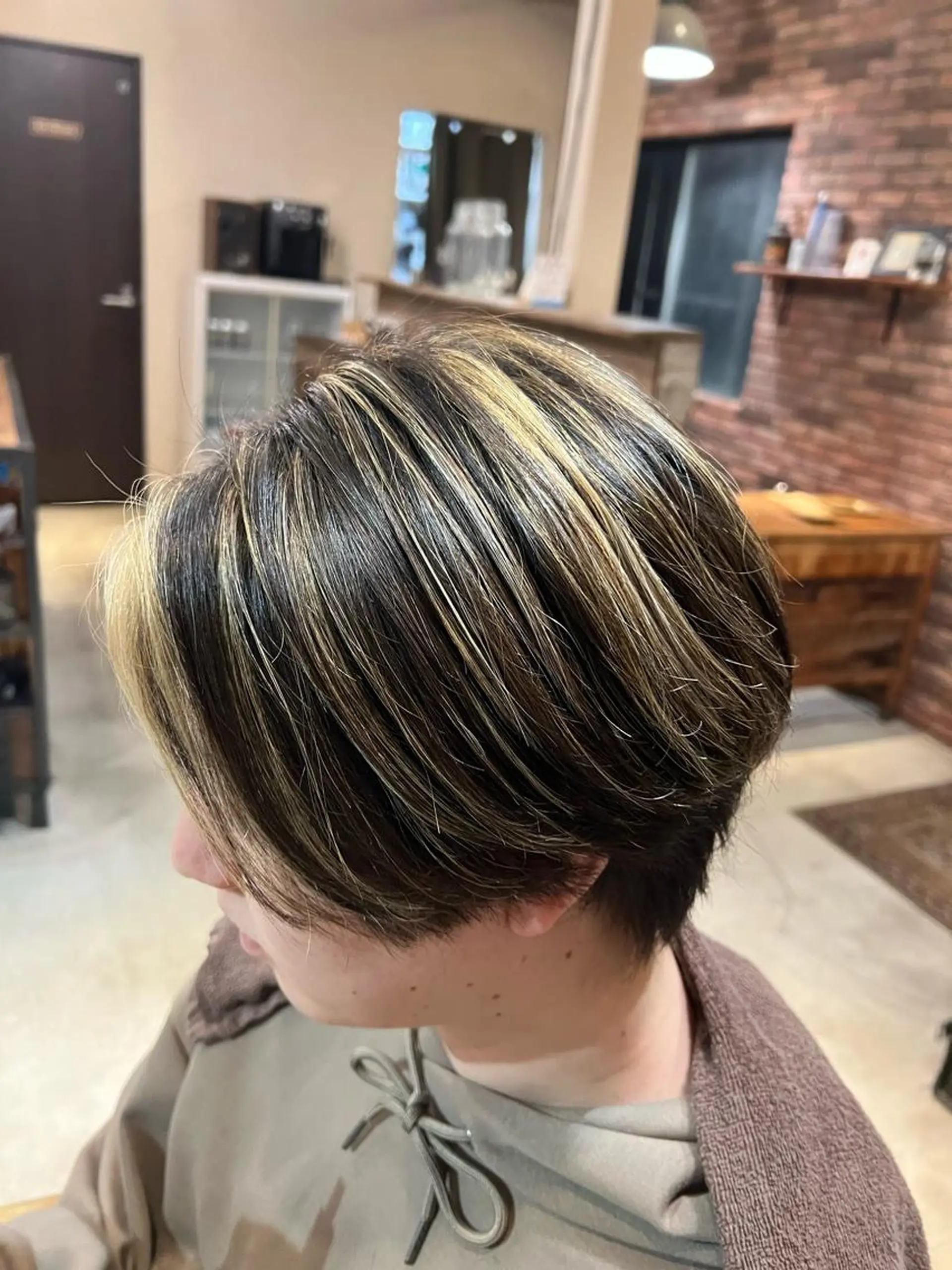 ショート メンズ メンズハイライト ハイライト ONE CORE所属・毛谷 嘉明/ブリーチカラーのヘアスタイル