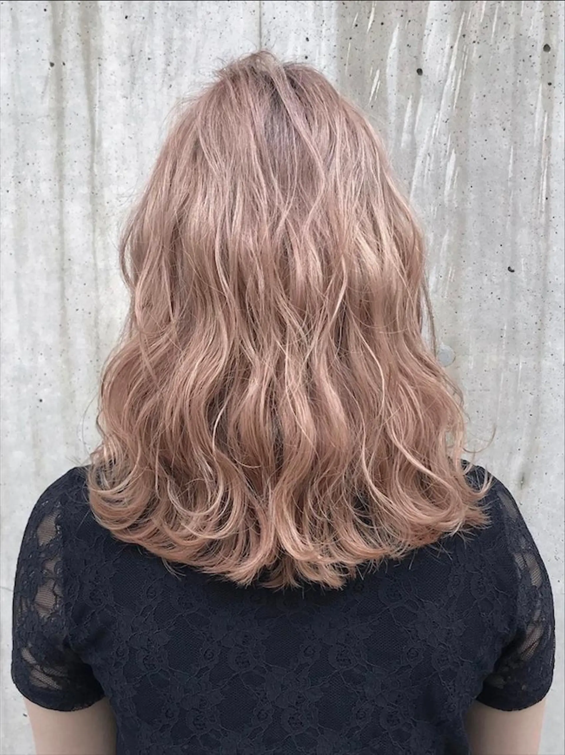 ミディアム カラー ベージュカラー ミルクティーベージュ ボブ・レイヤーカット 吉敷航一のヘアスタイル