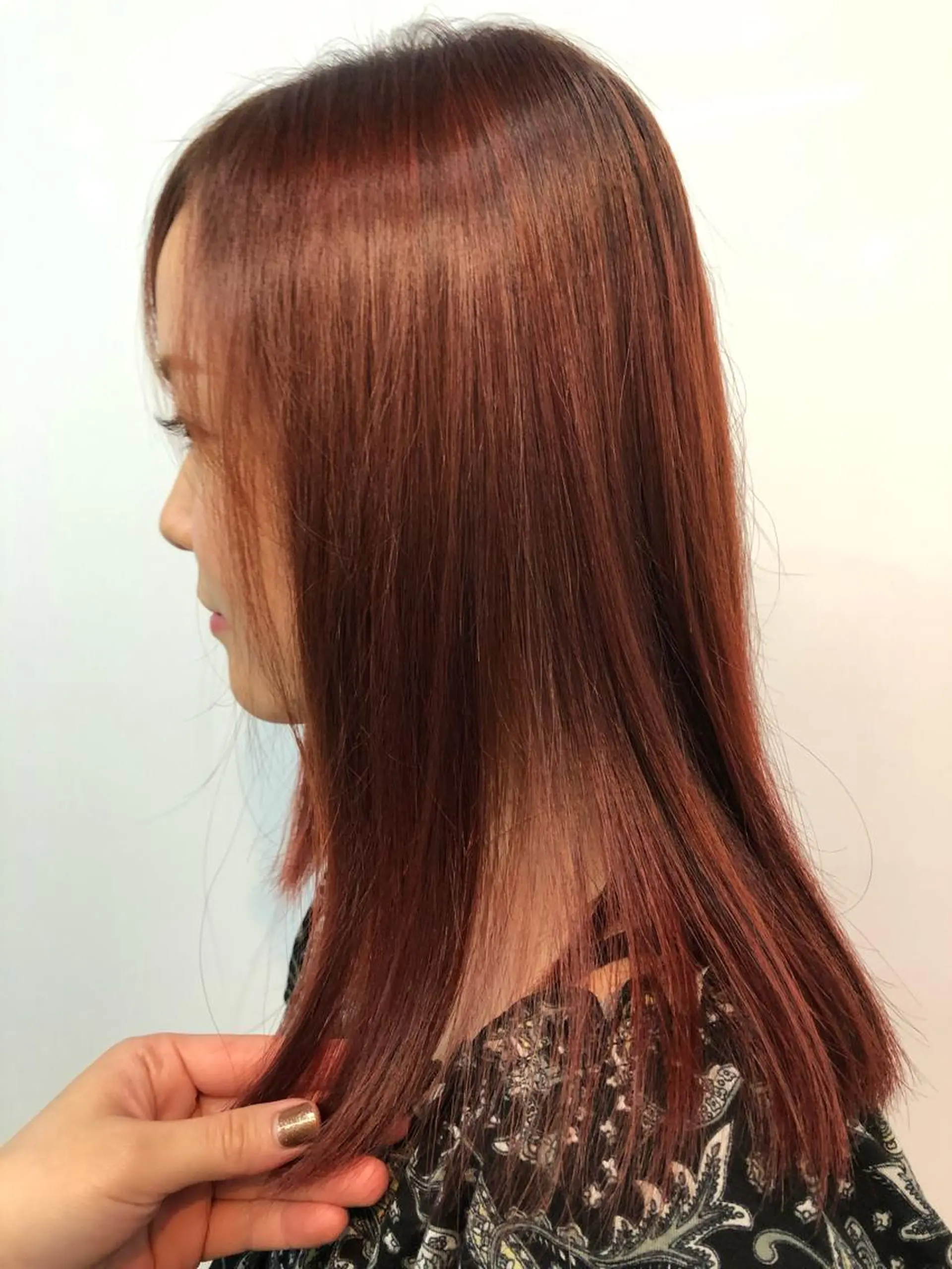 セミロング カラー ブリーチ カット ヘアカラー トリートメント 桑原 菜摘のヘアスタイル