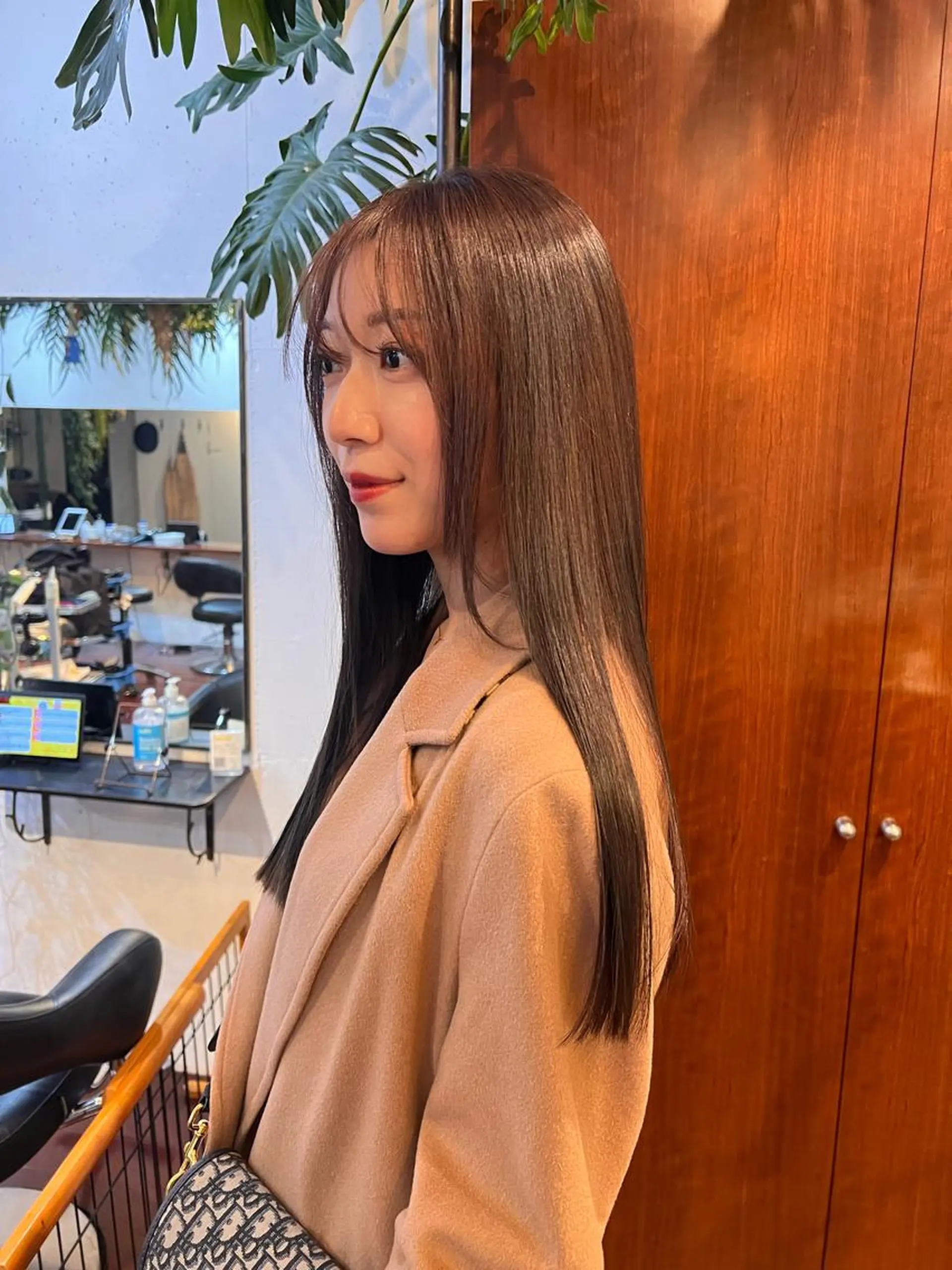 ロング 髪質改善 トリートメント カット ヘアカラー トリートメント ヘッドスパ 柔らかブラウン/顔周 りレイヤー♡ユウシのヘアスタイル