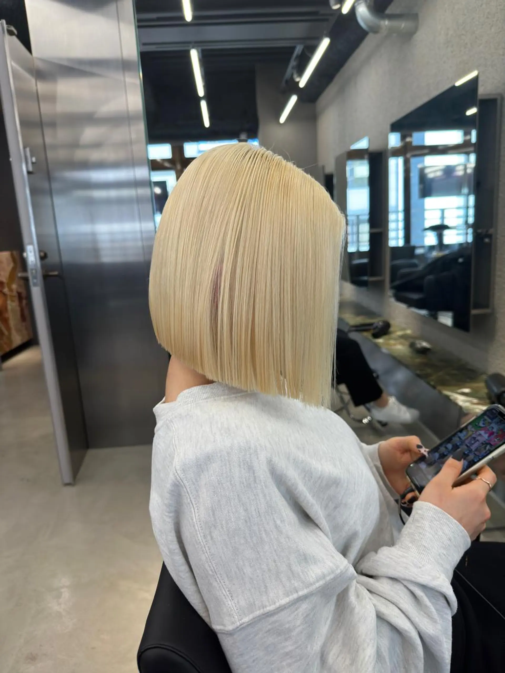 ショート カラー ブロンド ホワイトブロンド ボブ カット ヘアカラー トリートメント 鈴木/ミルクティー/ ブリーチ/ボブ/のヘアスタイル