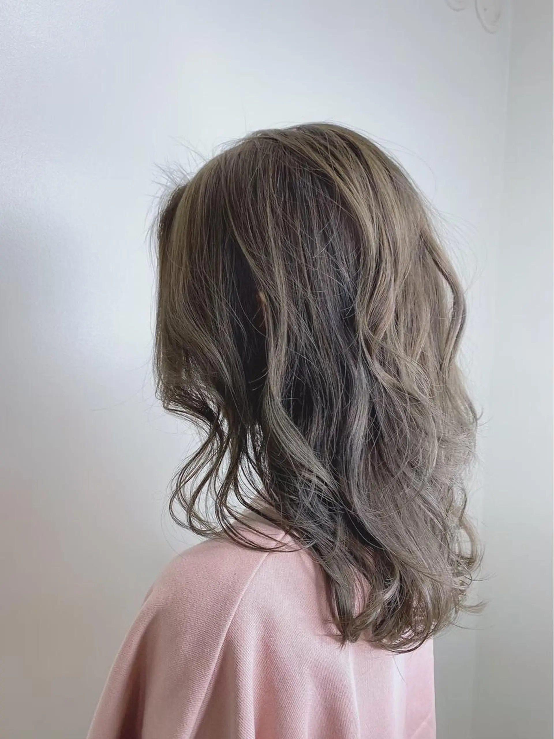 セミロング カラー フェザーパーマ/ ダブルカラー/藤田のヘアスタイル