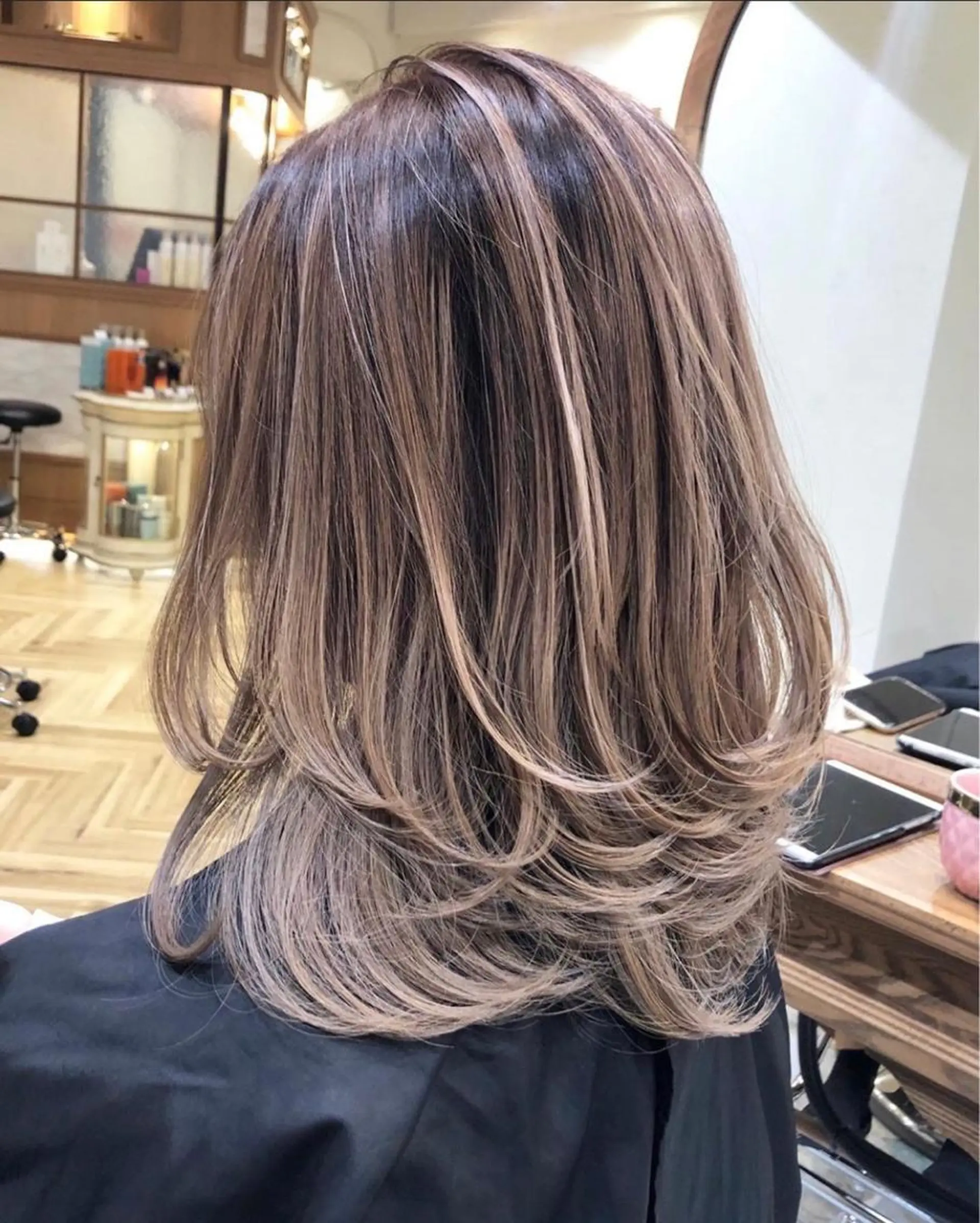 ミディアム レイヤーカット サロウィン池袋店所属・マンツーマン施術 山口つよしのヘアスタイル