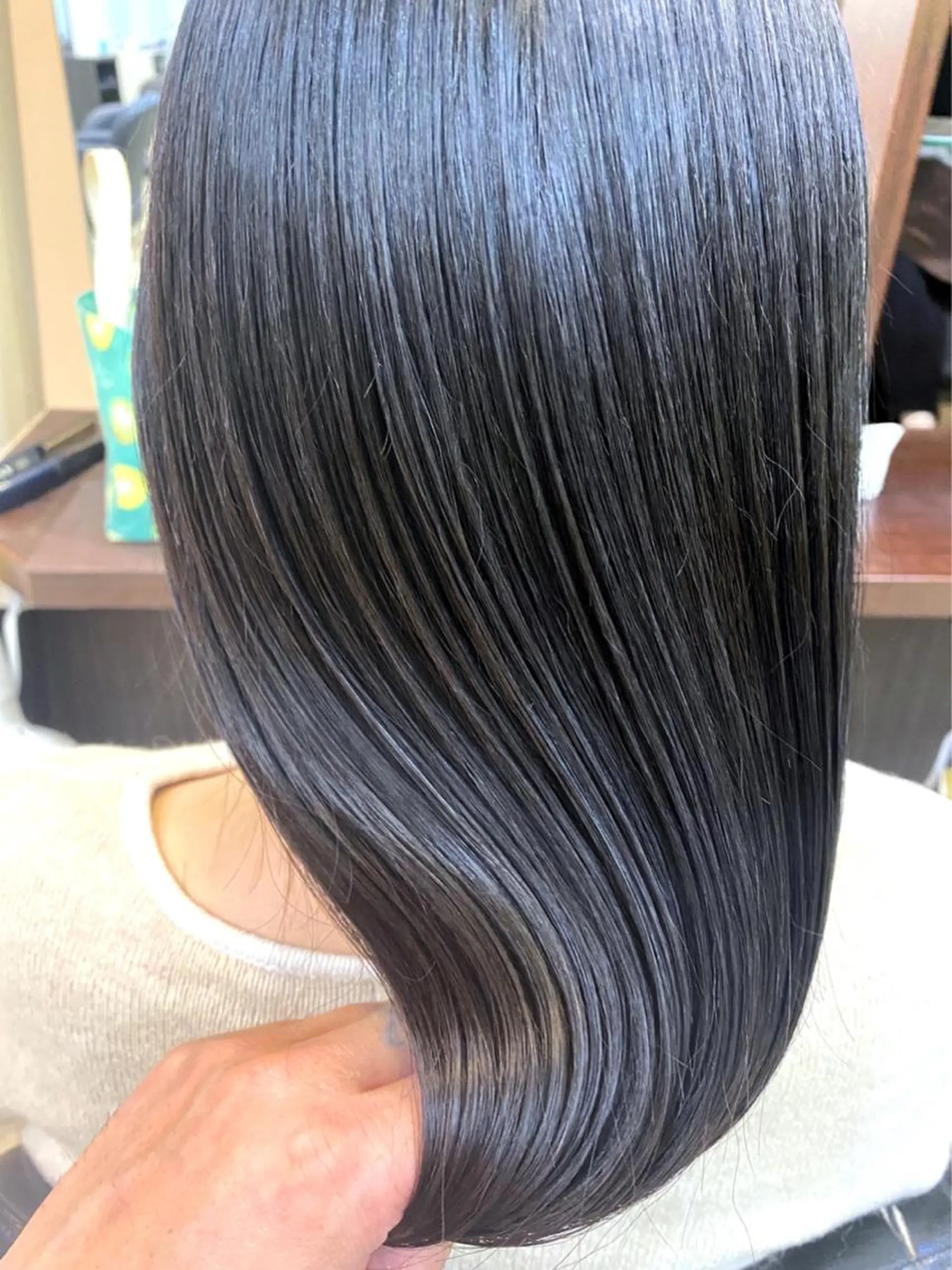 ミディアム カラー カット 縮毛矯正 トリートメント wa daのヘアスタイル