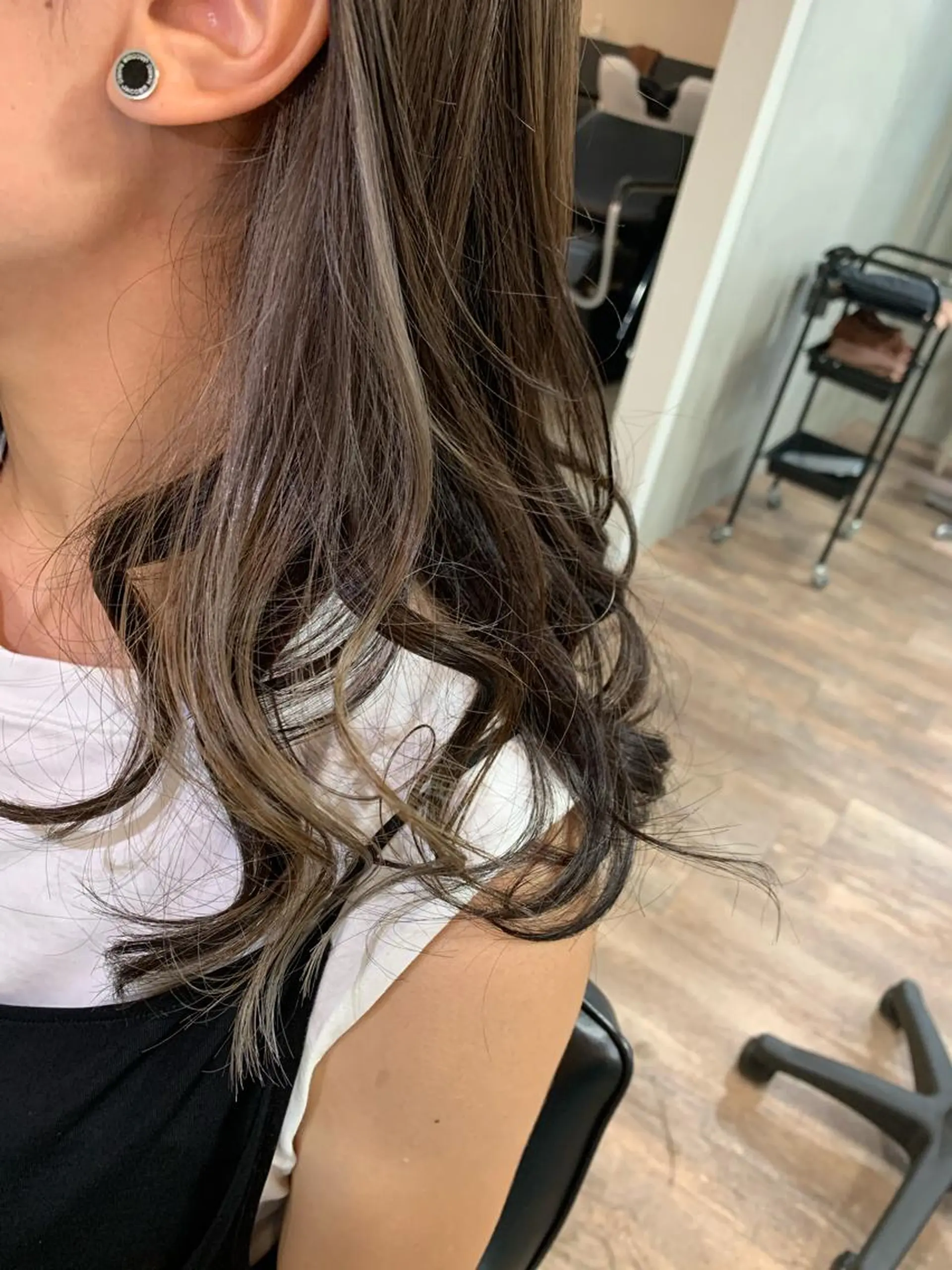 カラー イヤリングカラー GO TODAY  SHAIR SALON 梅田NU茶屋町店所属・田中成美/レイヤー カット/透明感カラーのヘアスタイル