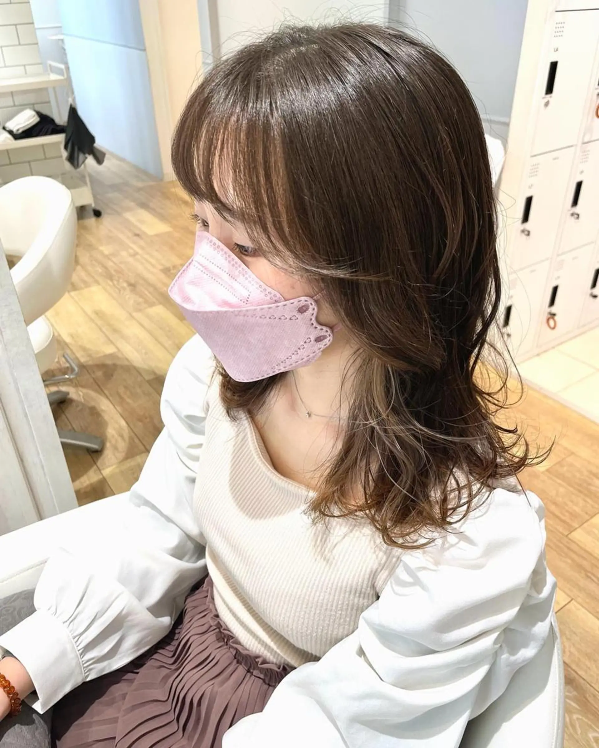 ミディアム カラー パーマ ヘアアレンジ メンズ キッズ ネイル マツエク・マツパ メンズインナーカラー ベージュカラー イヤリングカラー インナーカラー ナチュラル 🫧垢抜けヘア🫧 SHIORIのヘアスタイル