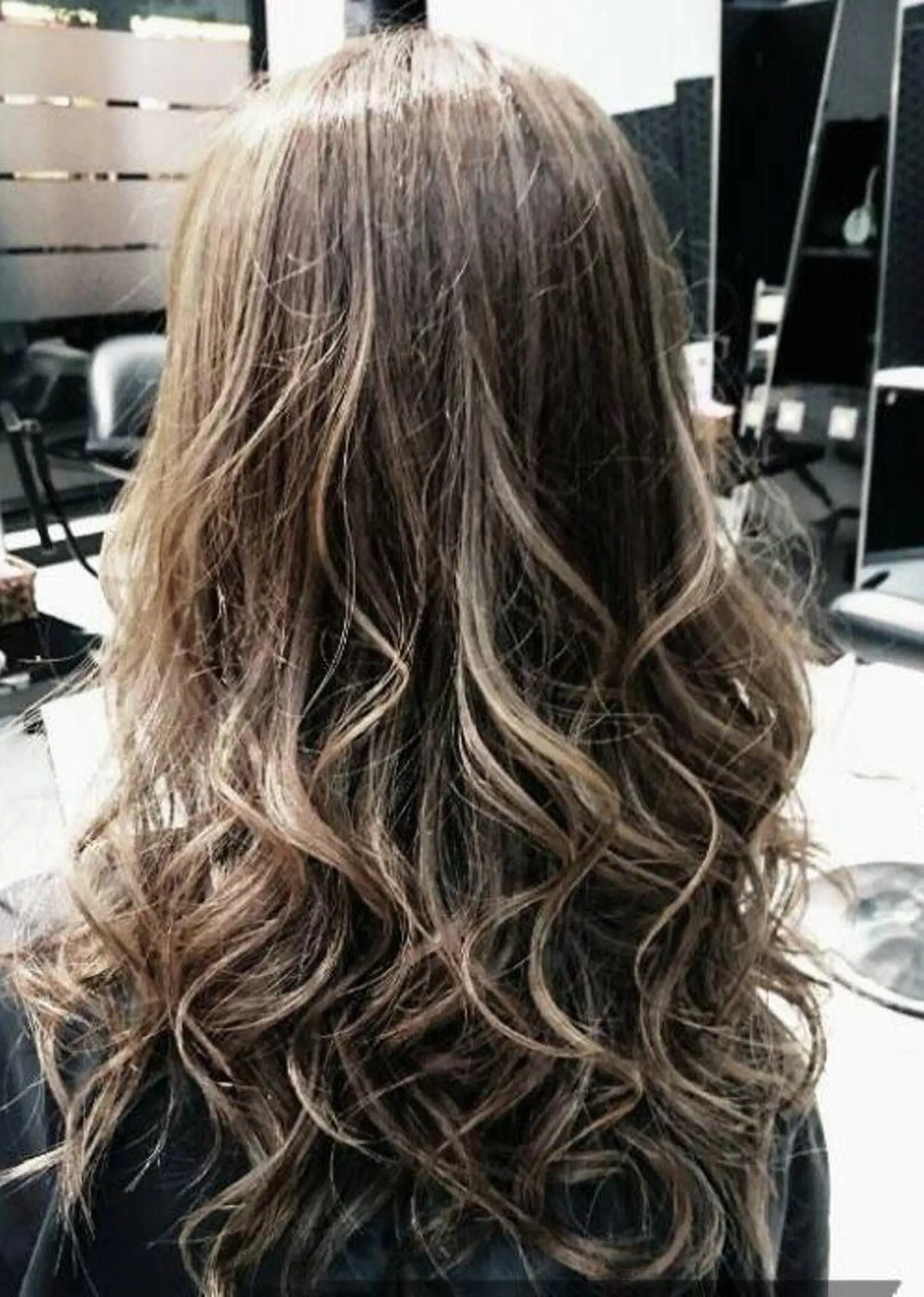 ロング ハイライト 大山 晃介のヘアスタイル