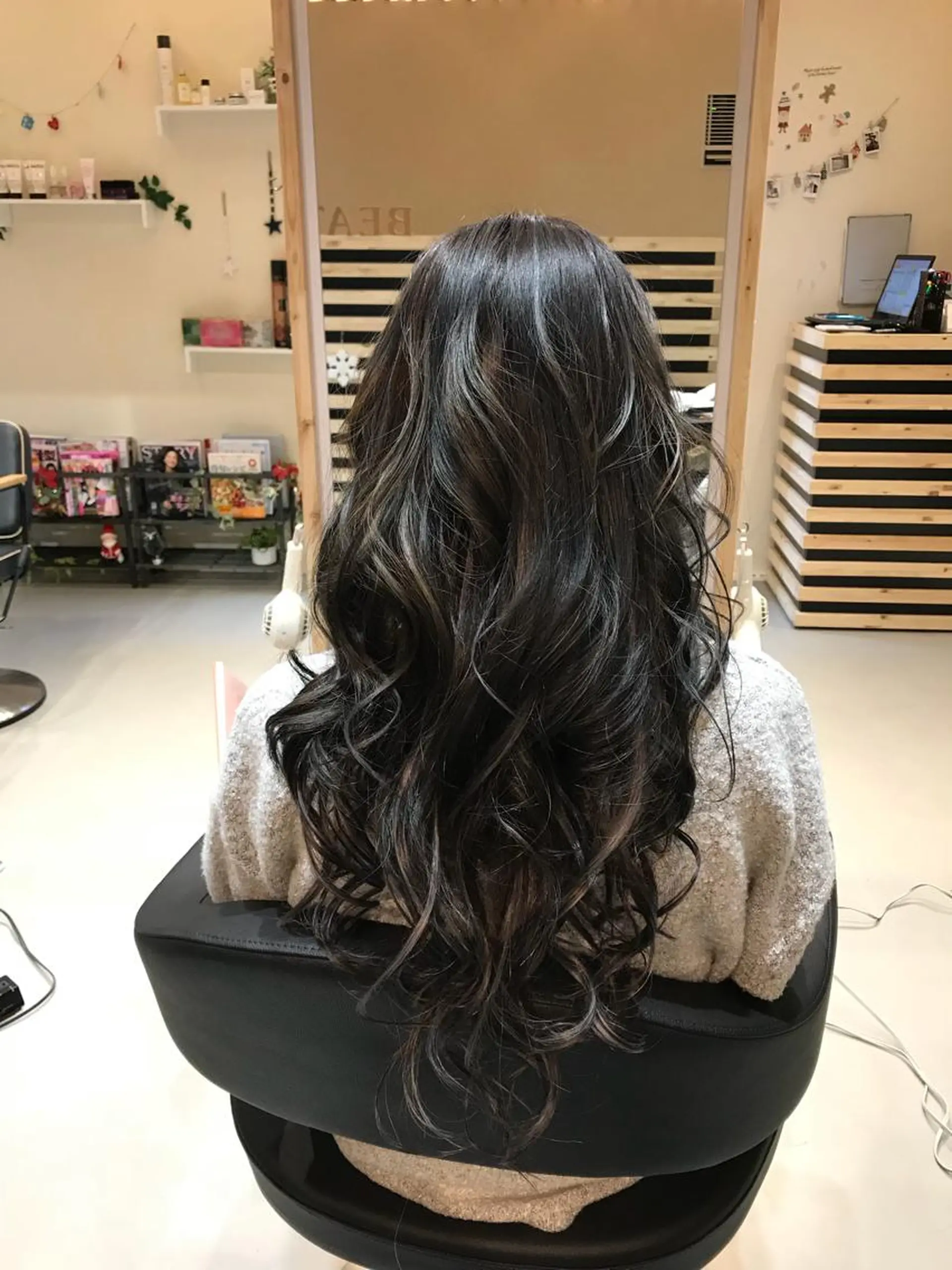 ロング カラー アディクシーカラー ハイライトカラー エクステ ハイライト 関口 友行のヘアスタイル