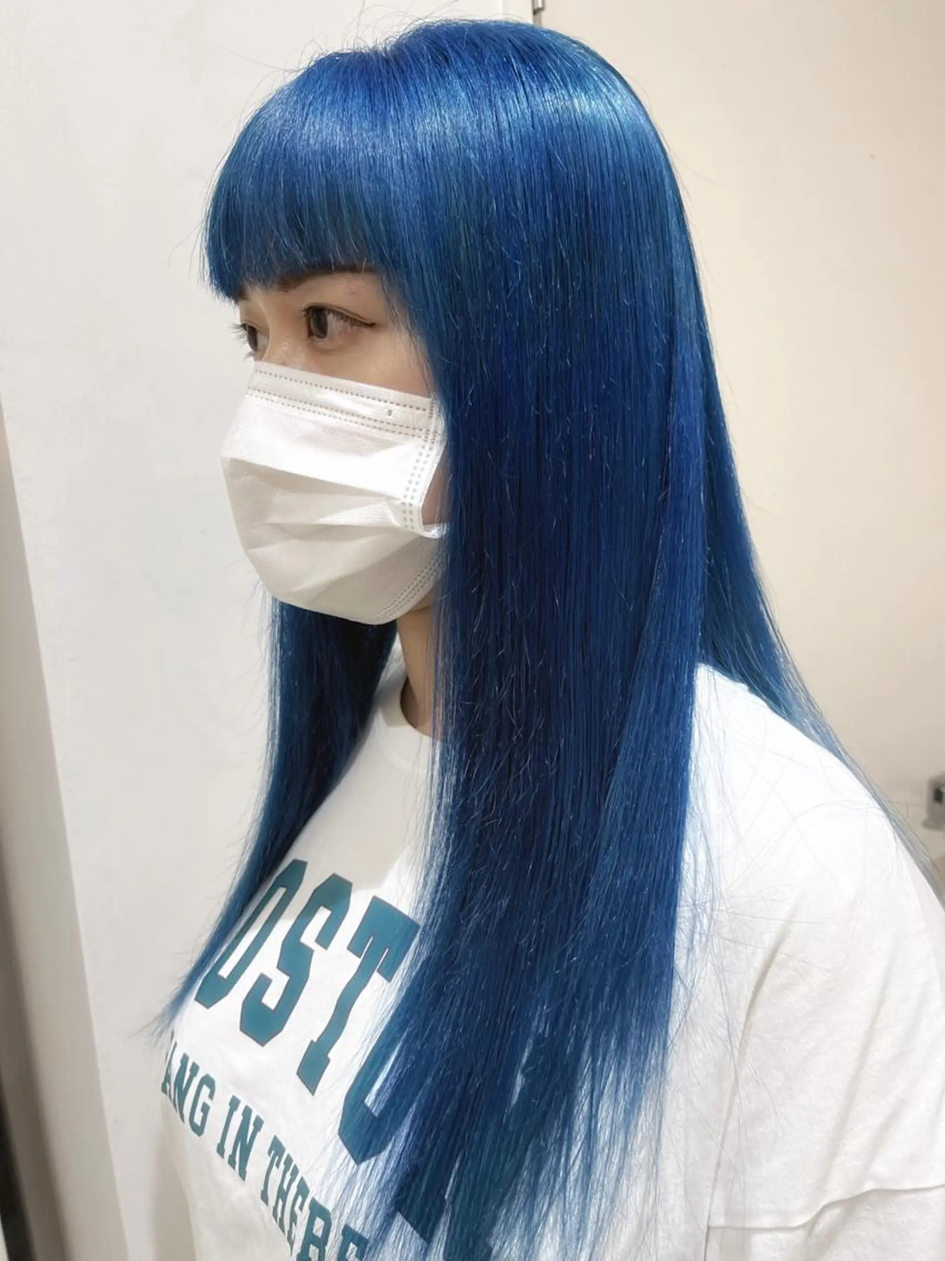 ロング カラー ブリーチ ブルーカラー 富永 美玖のヘアスタイル