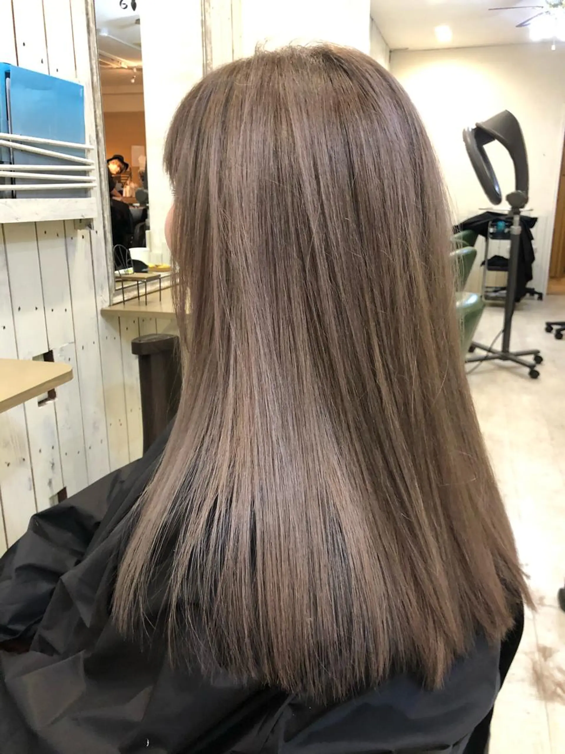 セミロング カット ヘアカラー 韓国レイヤー外国人風 透明感カラー髪質改善のヘアスタイル