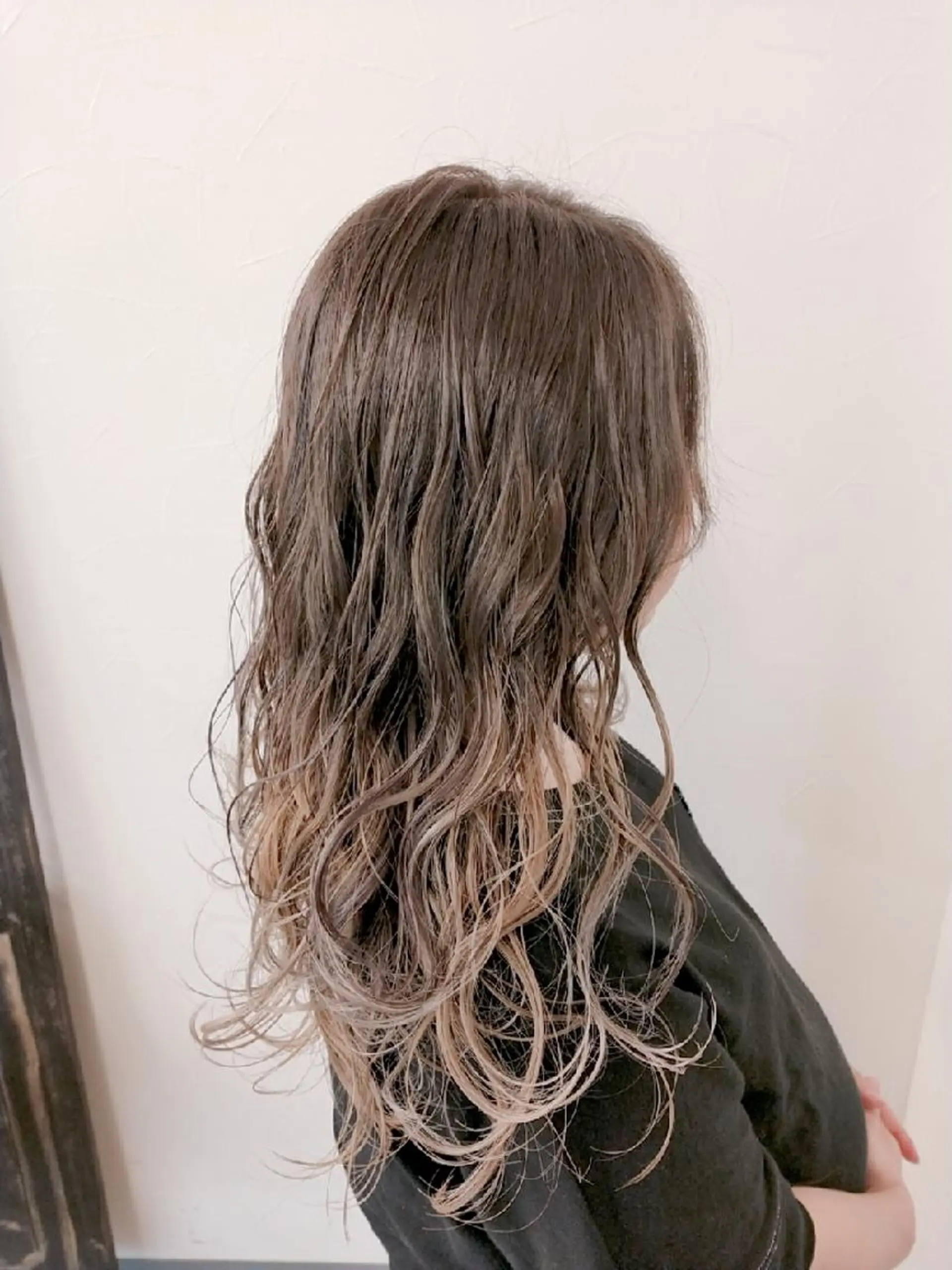 ロング カラー アディクシーカラー アッシュ バレイヤージュ ブリーチ ダークアッシュ デザインカラー髪質 改善Lilithのその他イメージ