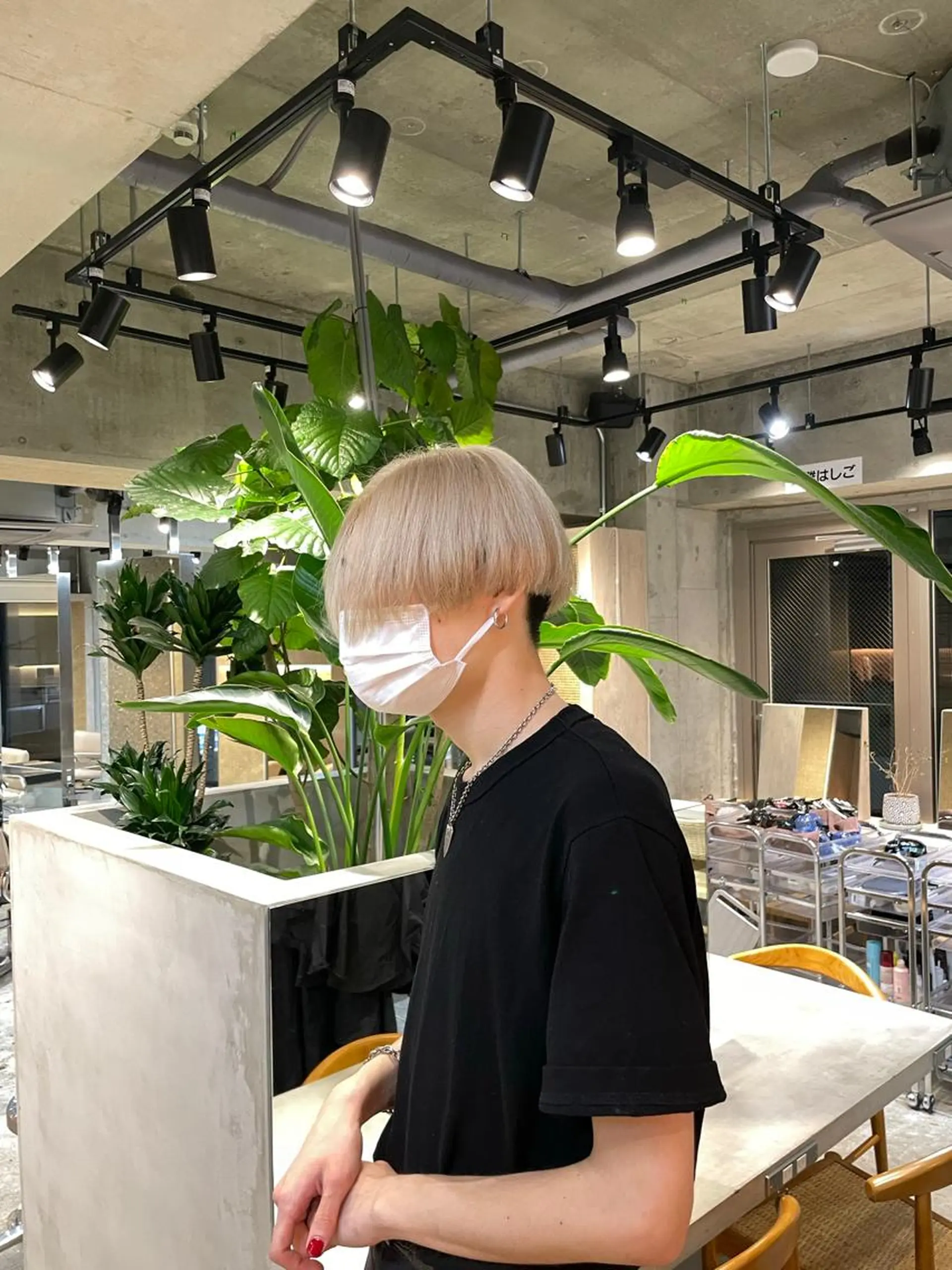 ショート カラー ネイル マツエク・マツパ アイブロウ ⭐ハイトーンブリーチ ミルクティーピンクのヘアスタイル