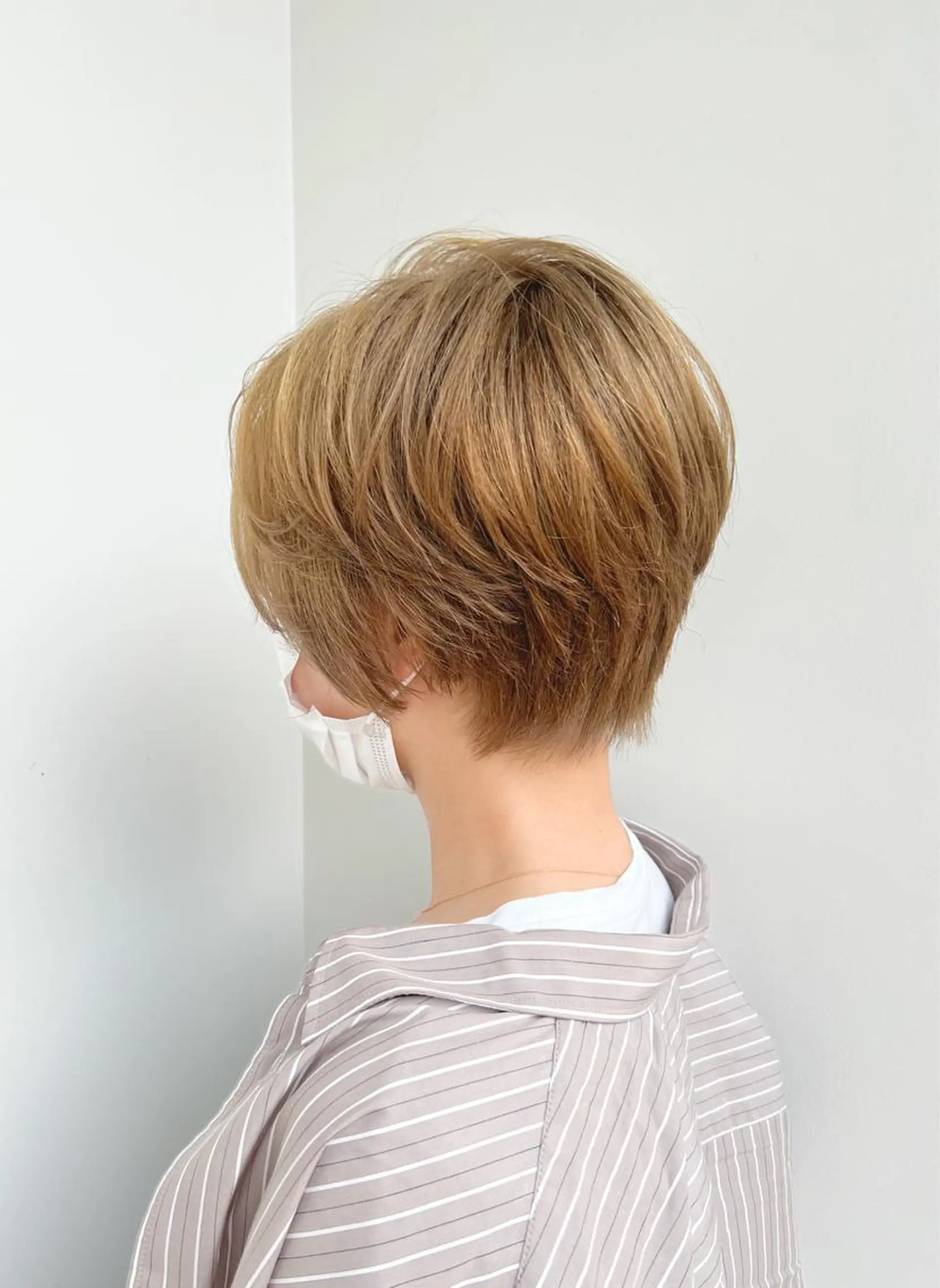 ショート カラー ショートボブ ベージュカラー ブロンド ダブルカラー ボブ カット ヘアカラー トリートメント メンズカット曲がる 縮毛矯正佐々木タクマのヘアスタイル