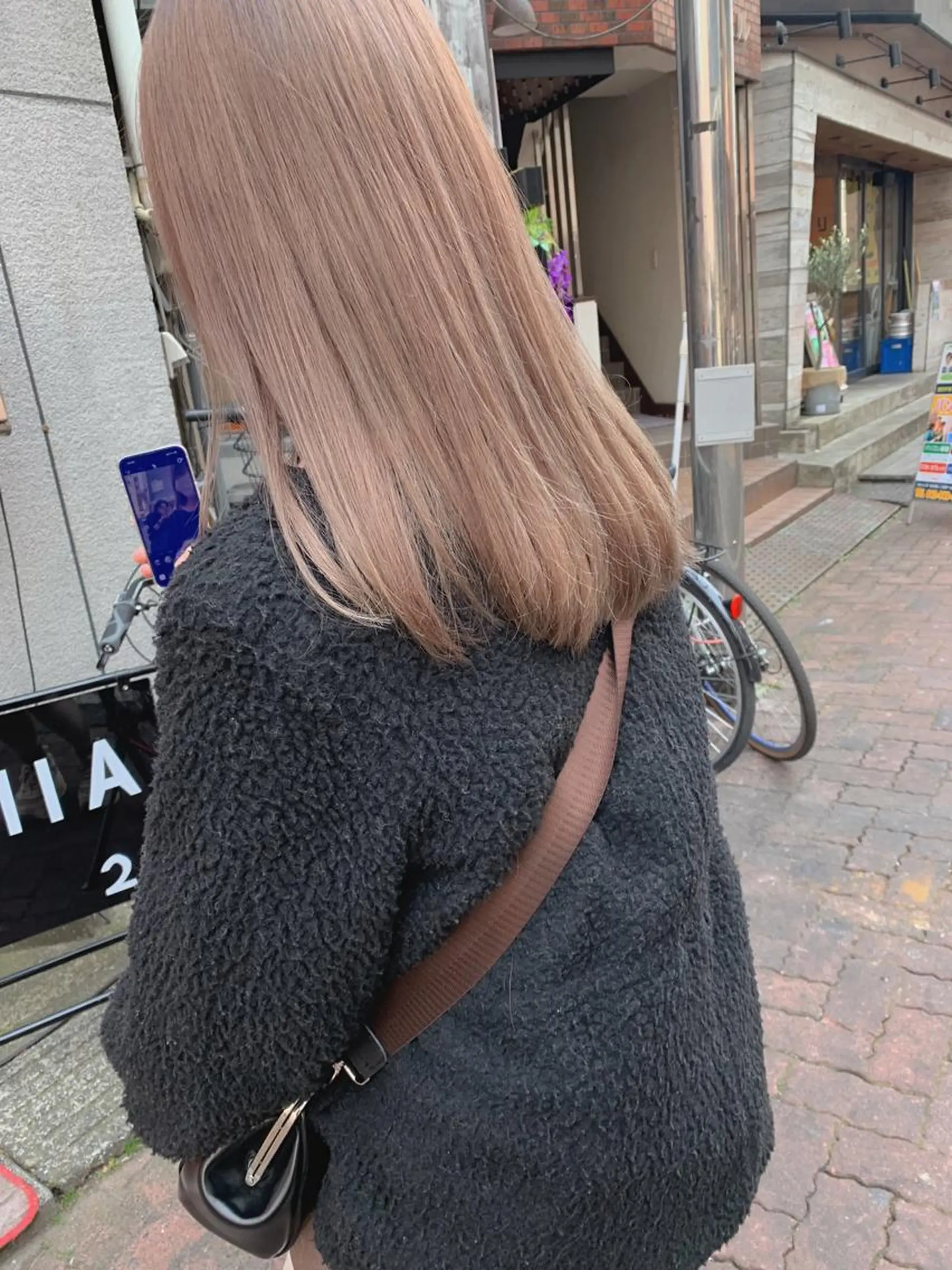 セミロング カラー ブリーチ MIA 菅原のヘアスタイル