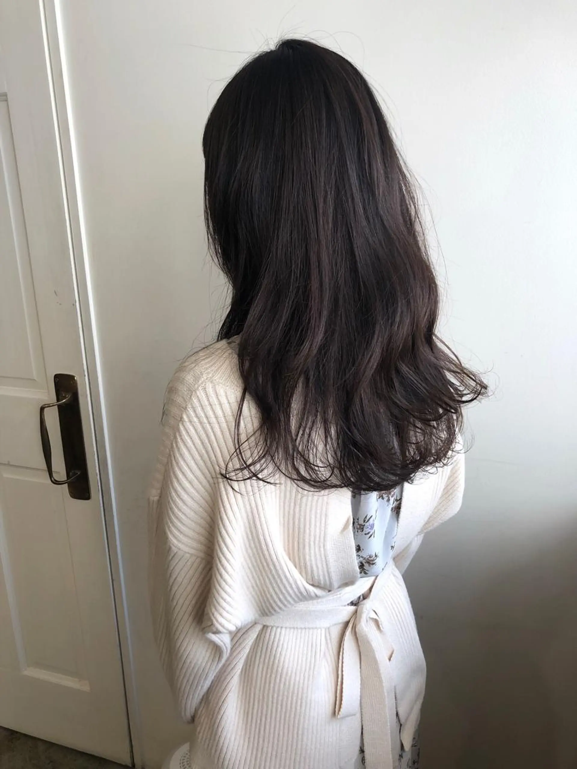 ロング カラー MIOベージュカラー 柔らかいカラーのヘアスタイル