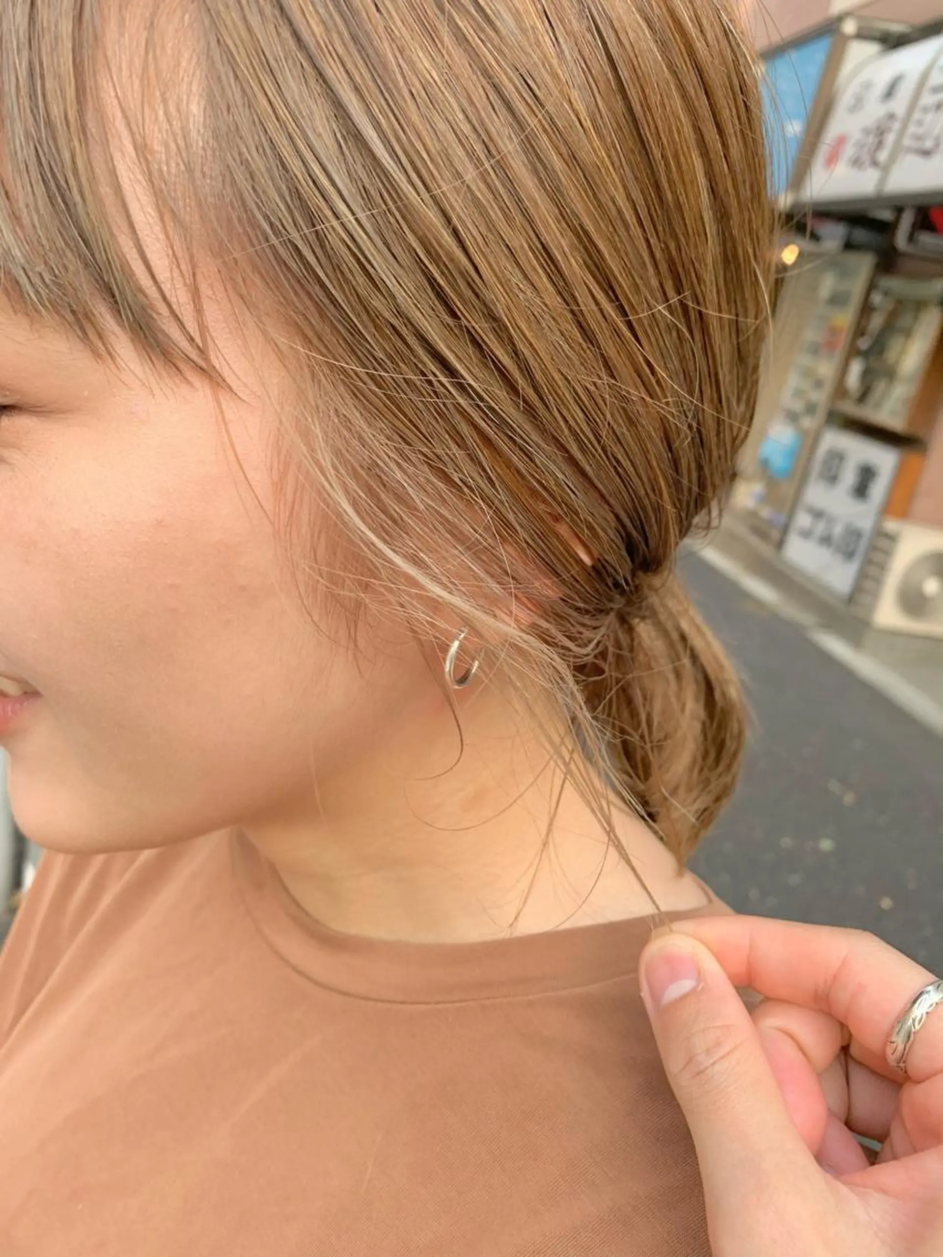 セミロング カラー ベージュカラー ミルキーベージュ 川本 裕🌿のヘアスタイル