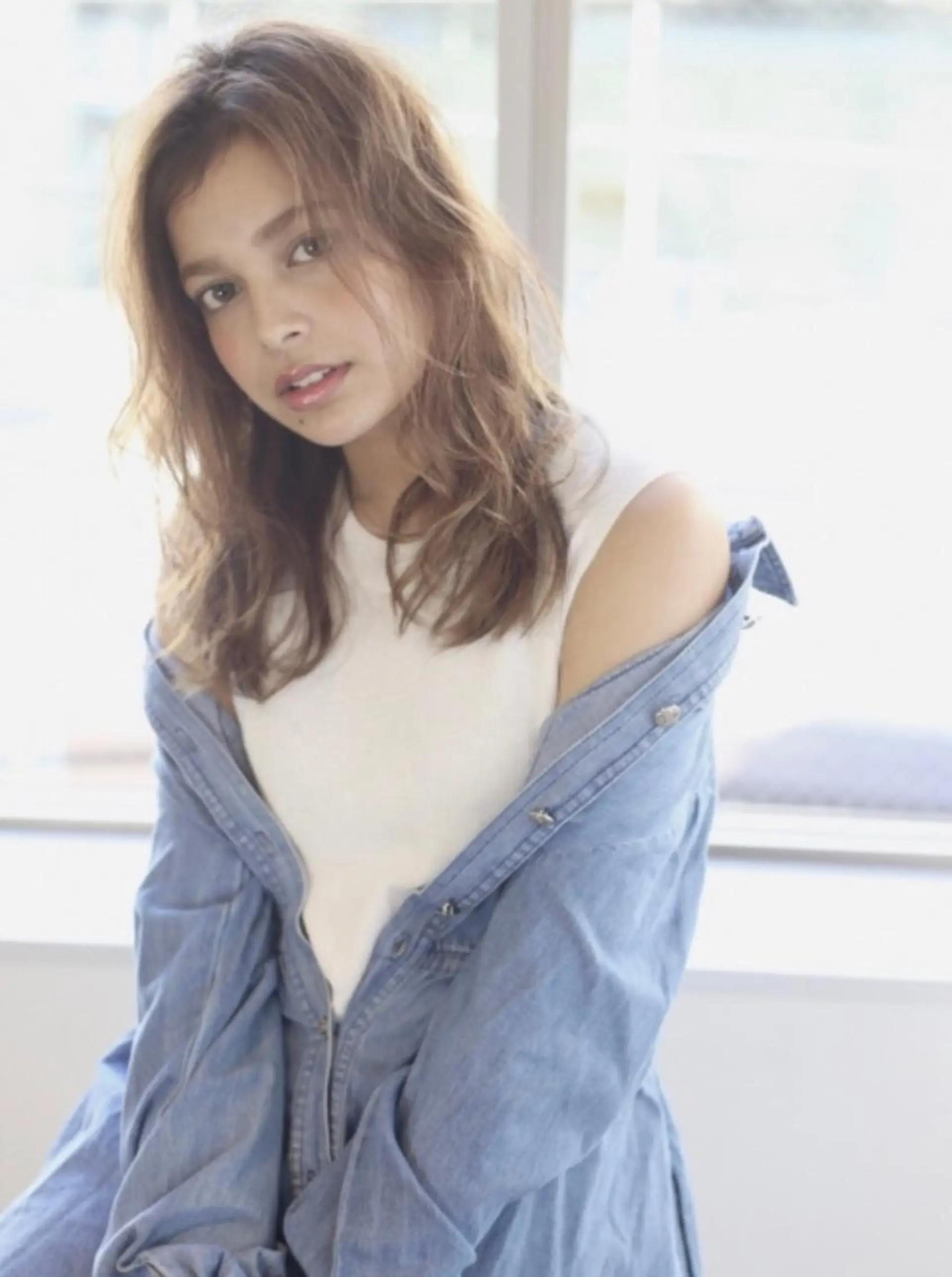 ロング 白いハイライト🤍 タナカリョウスケのヘアスタイル