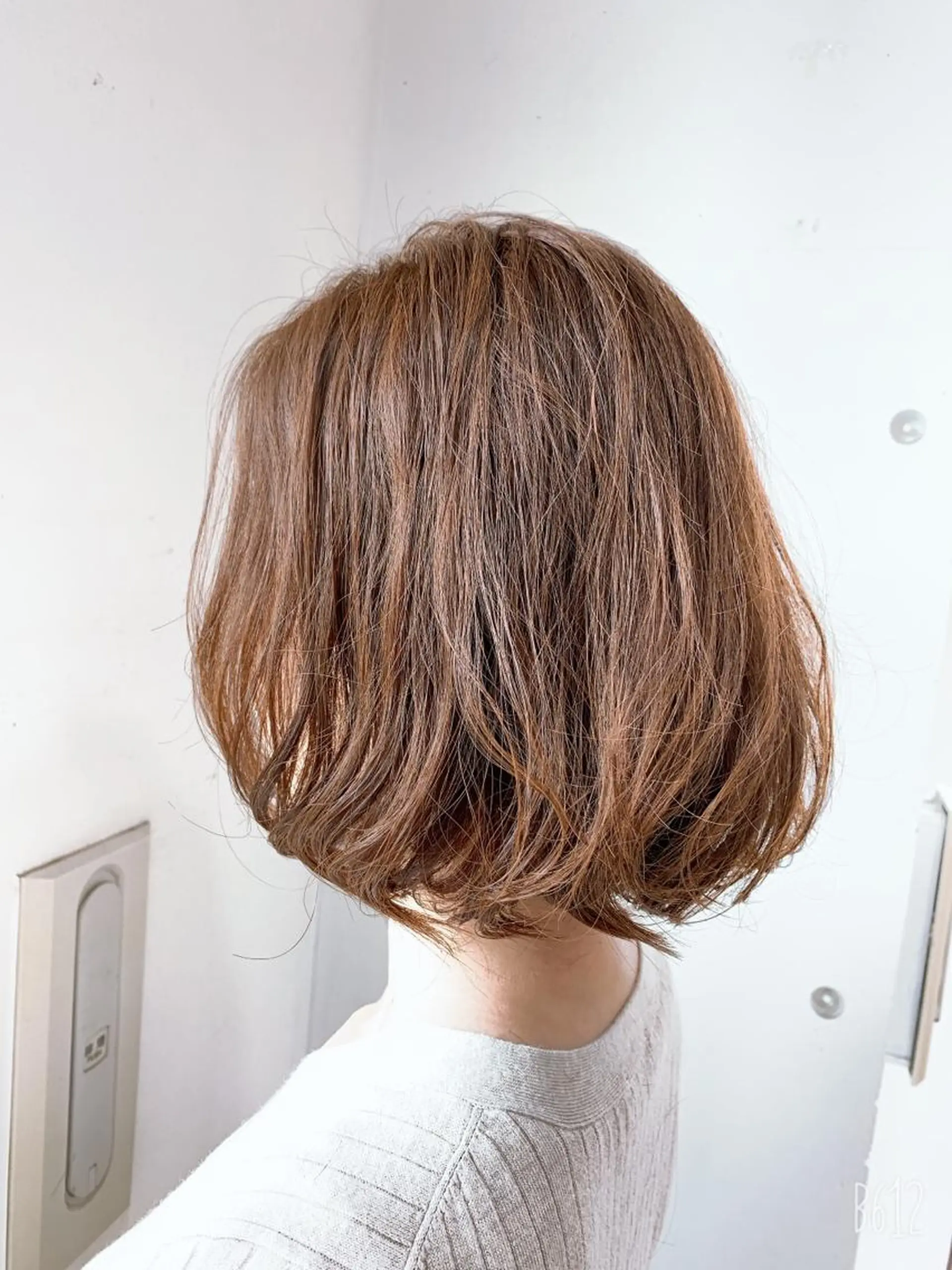 ミディアム カラー グレージュ 白髪ぼかしハイライト 柳川拓哉のヘアスタイル