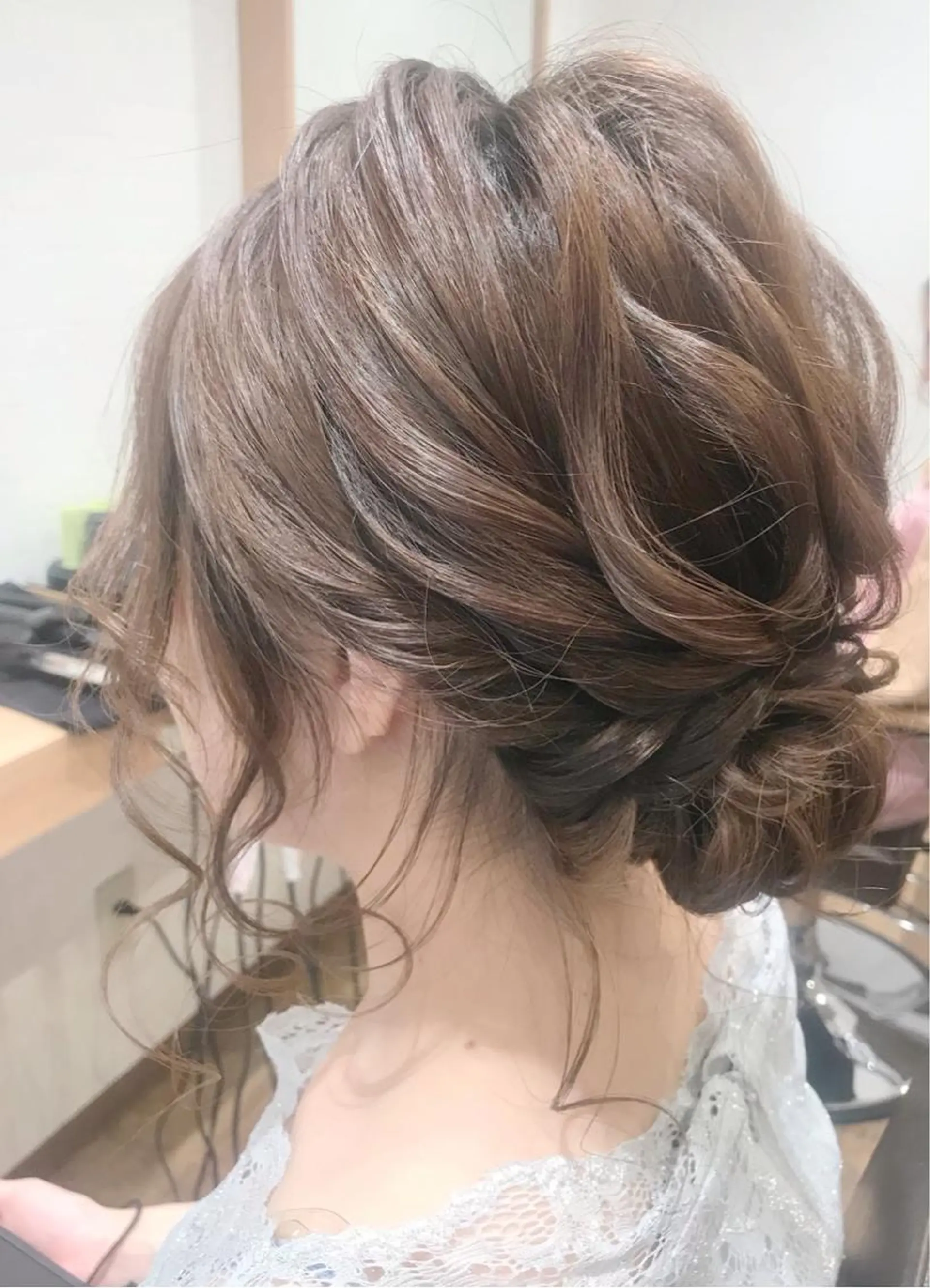 ミディアム ヘアアレンジ ローシニヨン おくれ毛 ヘアセット GRANLUSSO 〜グランルッソ駅前店所属・木口 嘉美のヘアスタイル