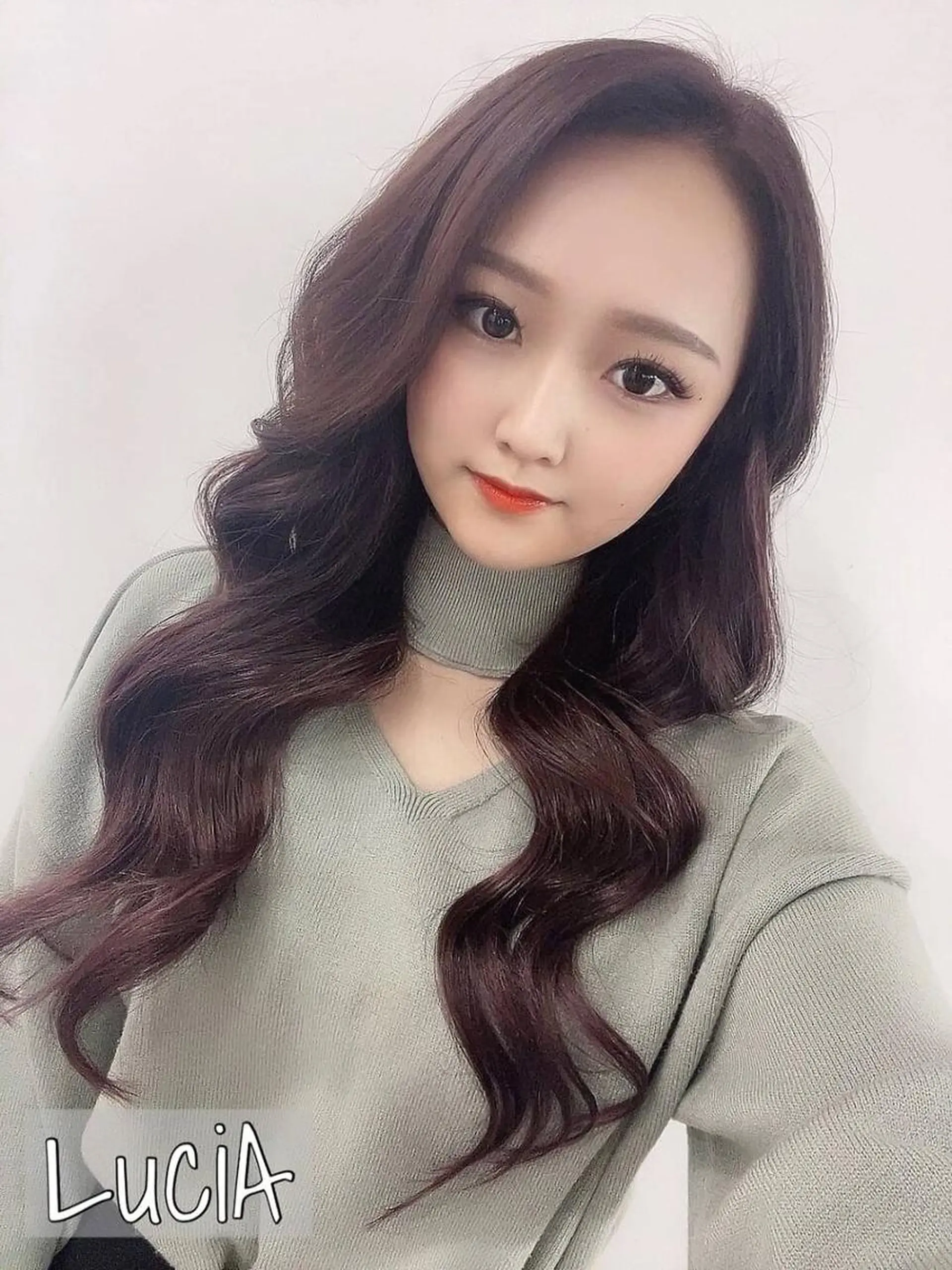 ロング ヘアアレンジ カラー シールエクステ 黒髪 ブリーチ ダブルカラー ハイトーンカラー LuciAエクステ カラー3000セラのヘアスタイル