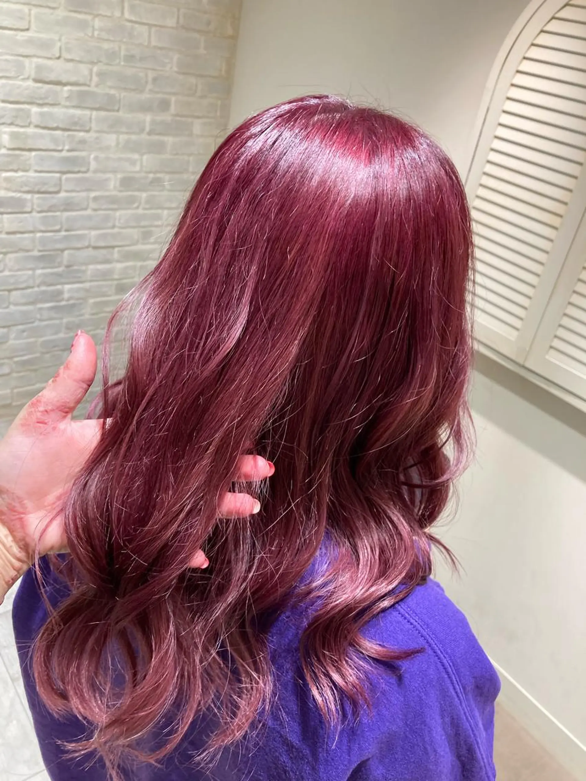 ロング カラー カシス ピンクカラー 曲がる縮毛矯正 LIBER 　岩名のヘアスタイル