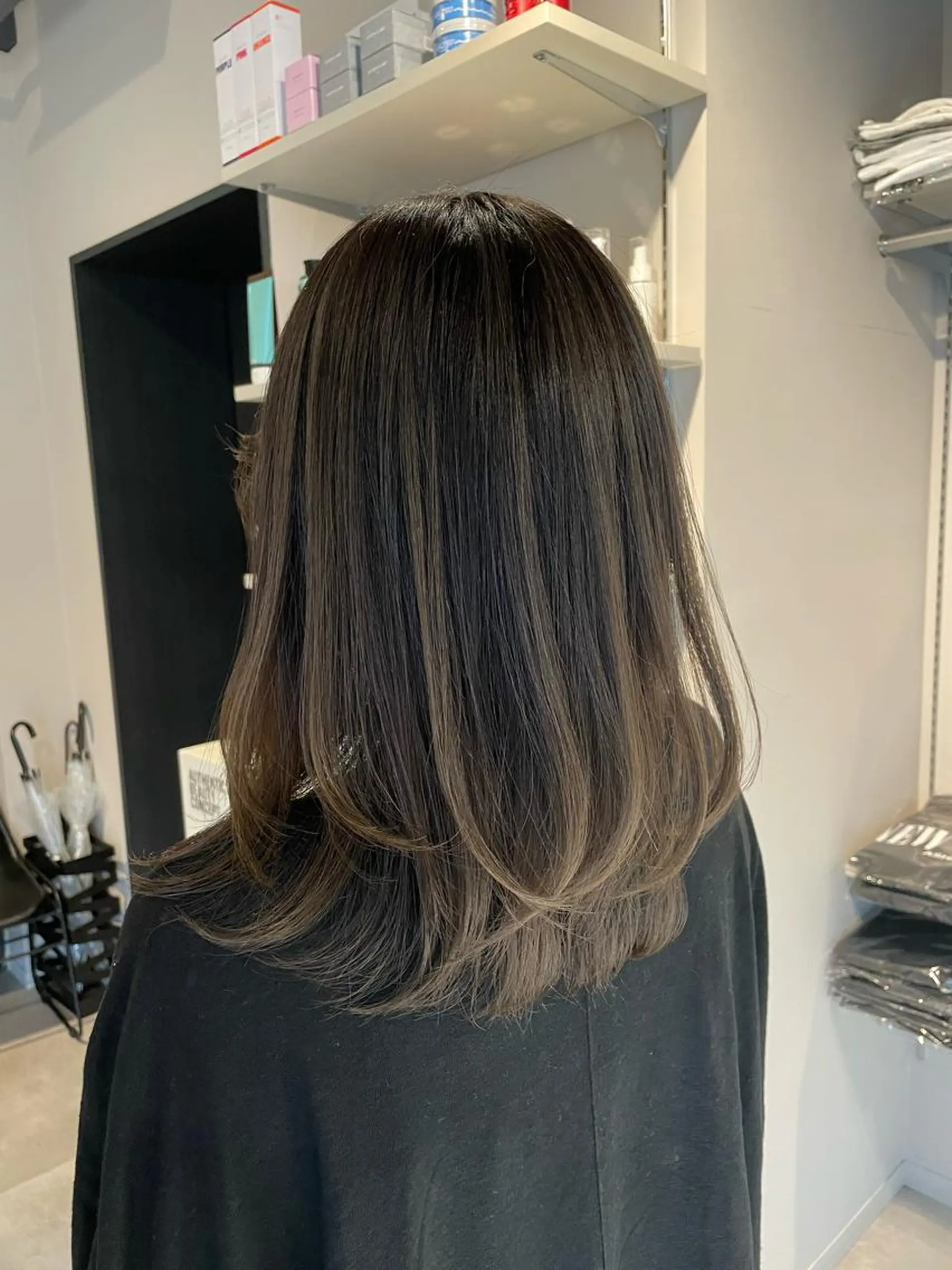 ミディアム カラー バレイヤージュ レイヤーカット ヘアカラー トリートメント ブリーチ👩‍🦳/ ‪✂︎MANAMIのヘアスタイル