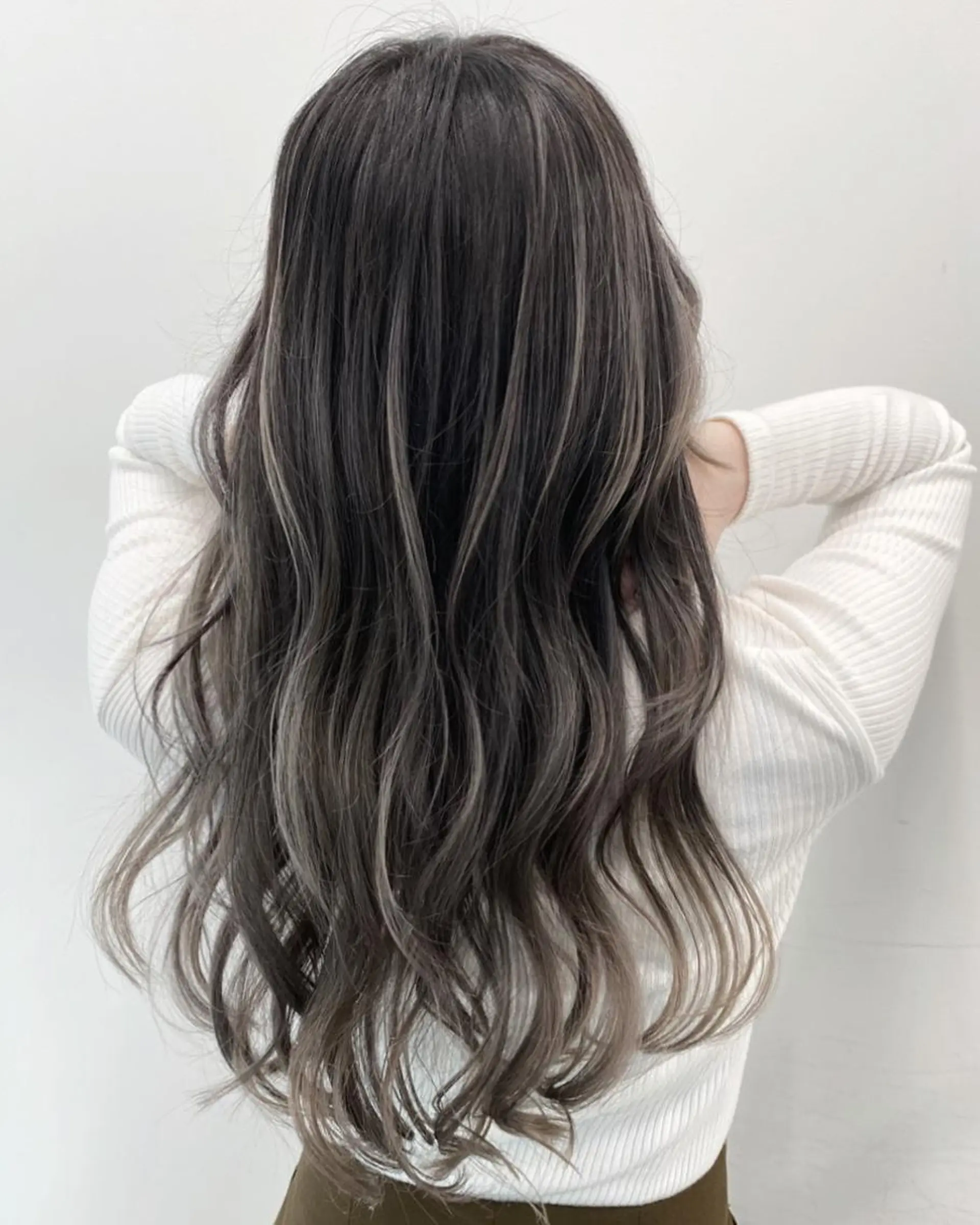 セミロング カラー バレイヤージュ レイヤーカット 🦄インナーカラー 🦄貫井彩花のヘアスタイル