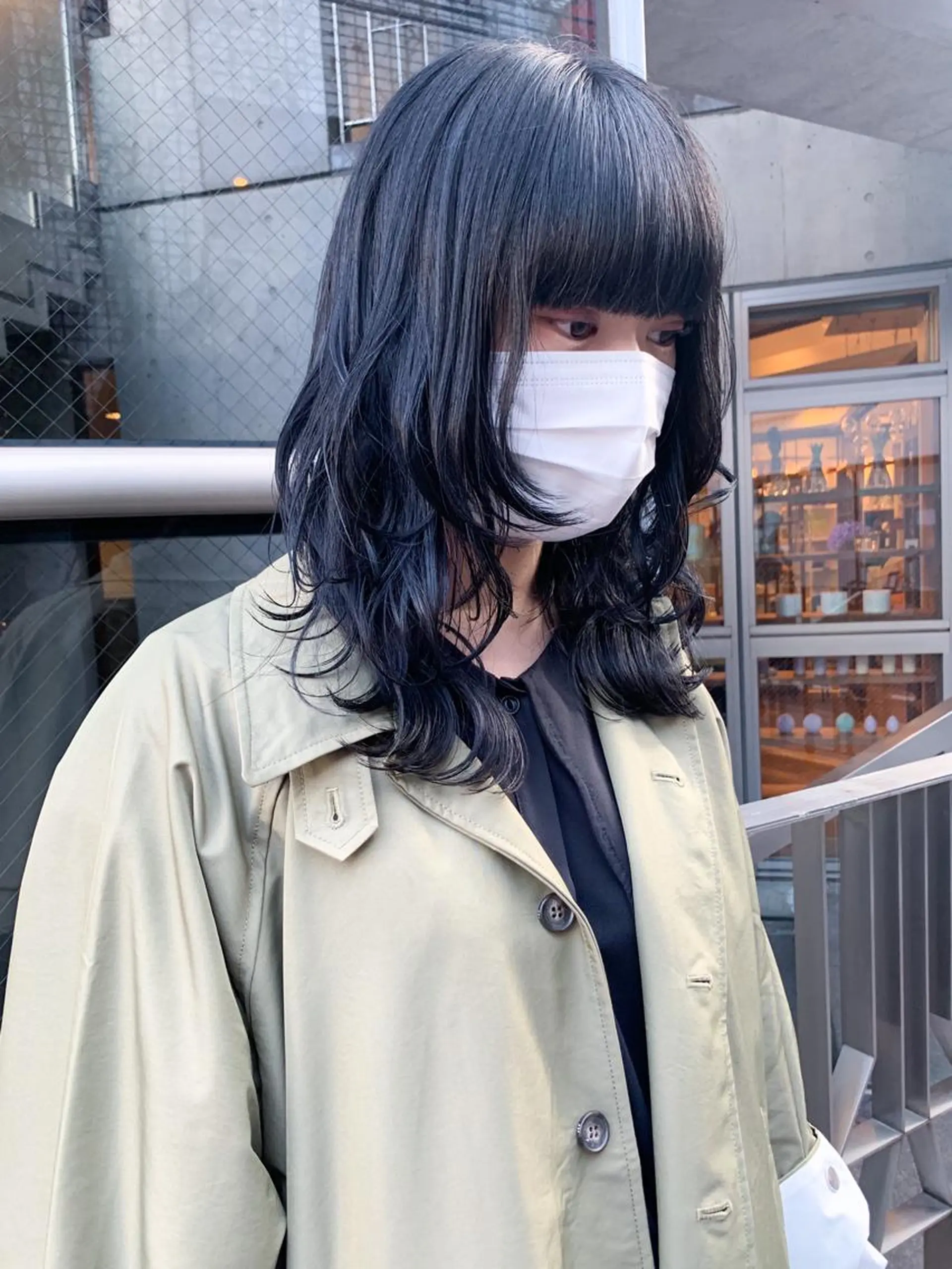 ミディアム カラー 黒髪 ブルーカラー ブルーブラック ウルフカット 原宿パーマ kazuのヘアスタイル