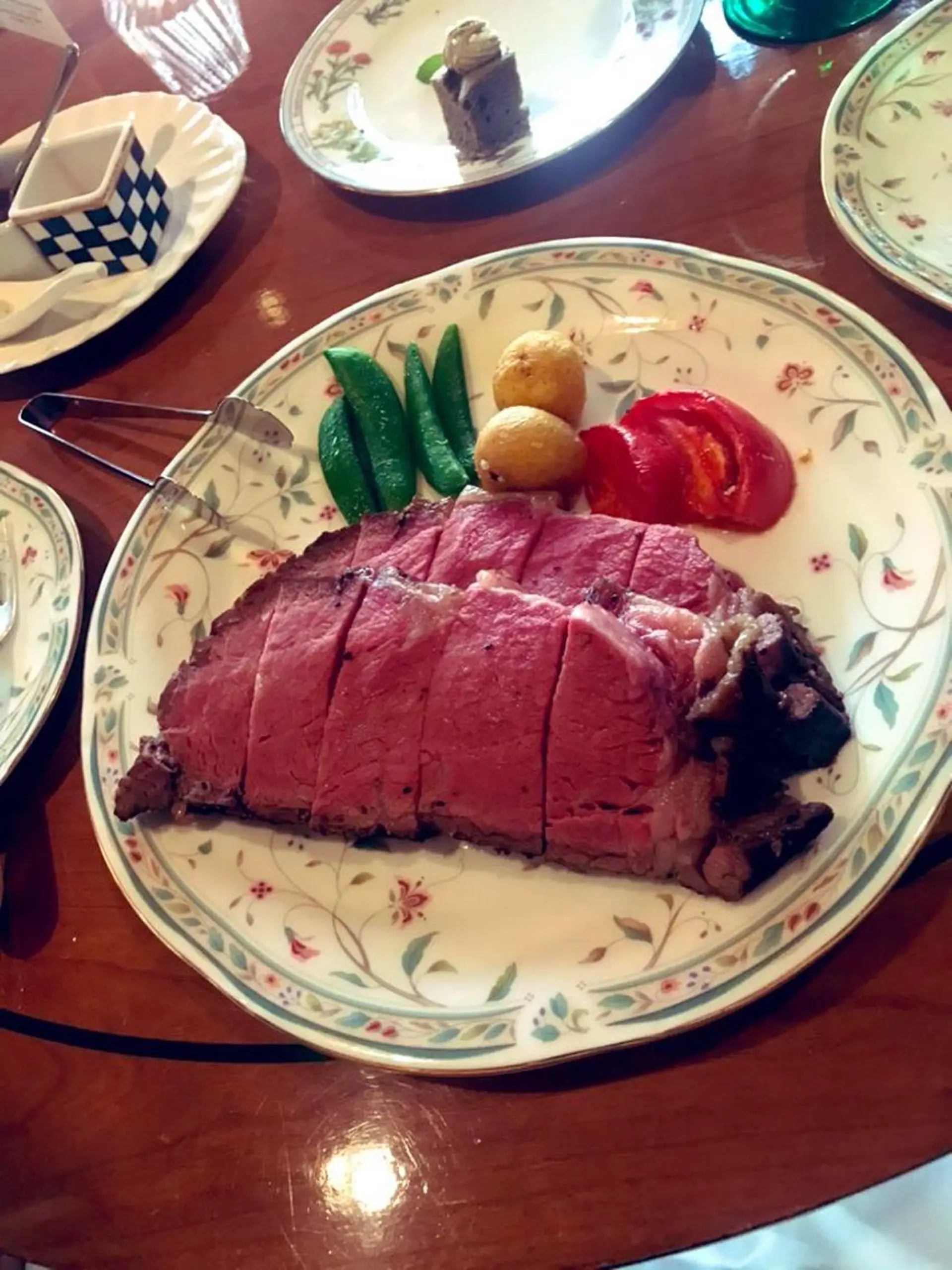 ショート カラー パーマ ヘアアレンジ メンズ キッズ ネイル マツエク・マツパ アニメ,Vオタク× 即効痩せエステサロンのエステ・リラクイメージ