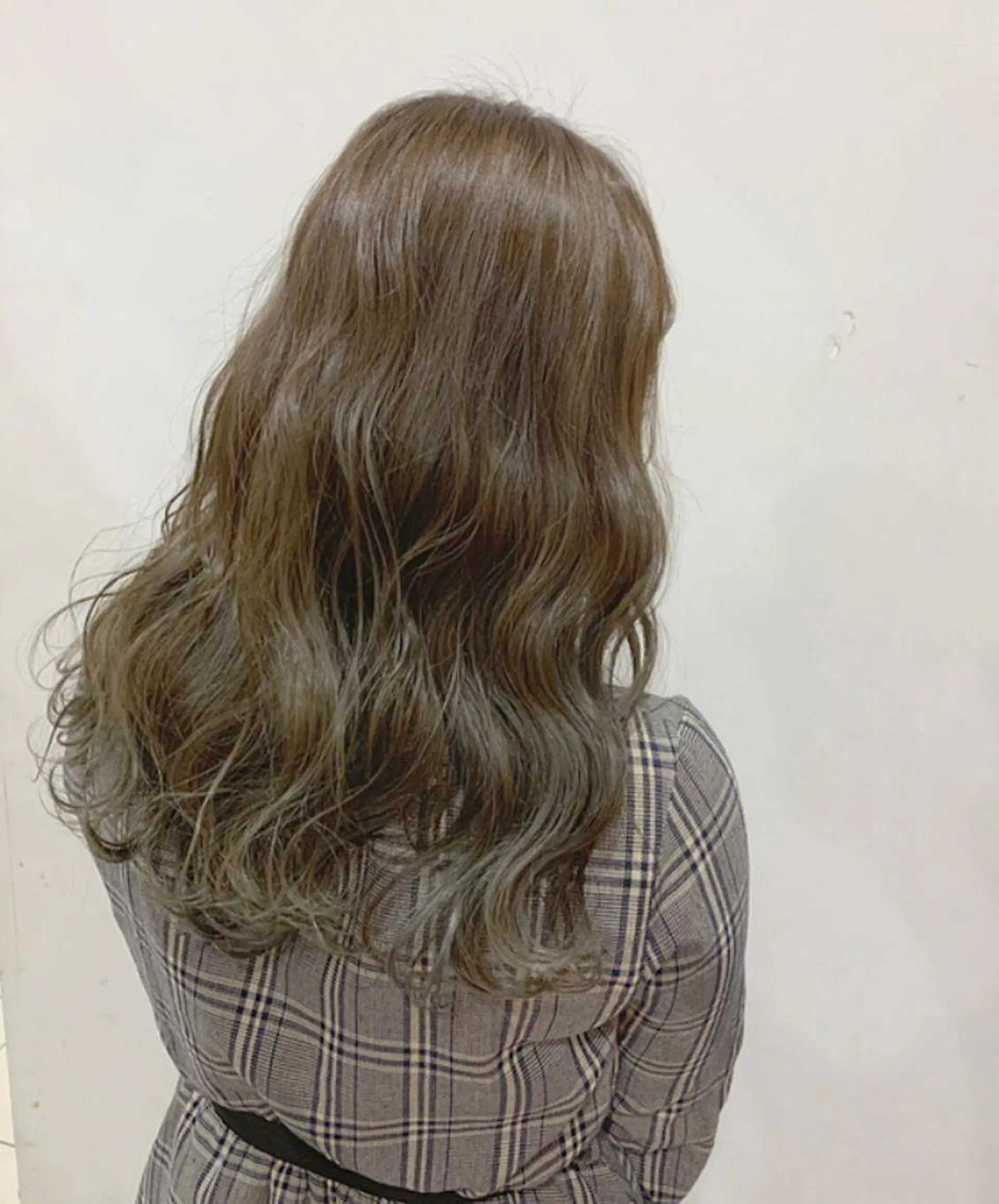 ロング カラー ベージュカラー オリーブベージュ 脱白髪染め美容師 竹内涼乃のヘアスタイル
