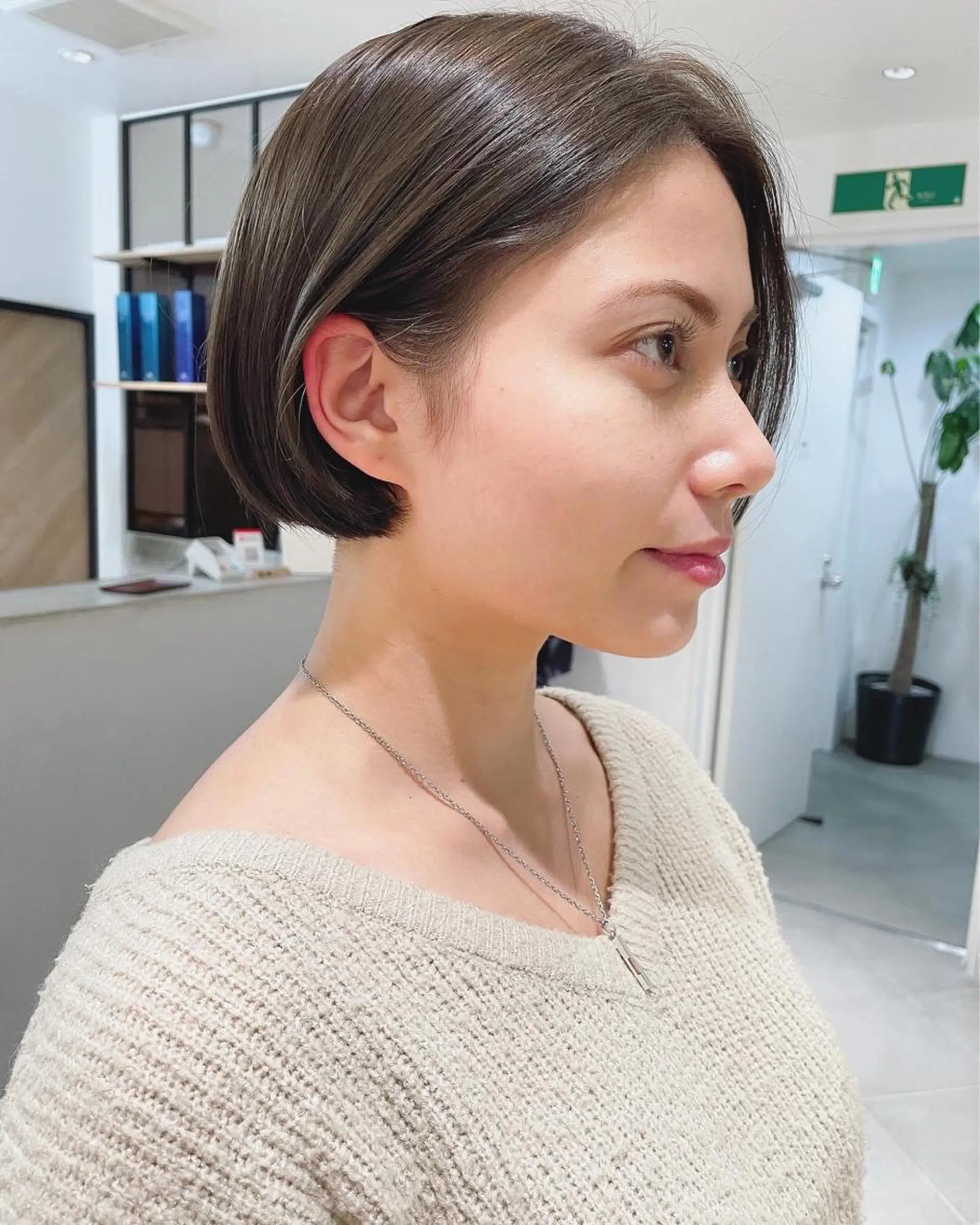 ショート カラー ボブ カット ヘアカラー トリートメント Loom.所属・村上雅人 ナチュラルモードのヘアスタイル